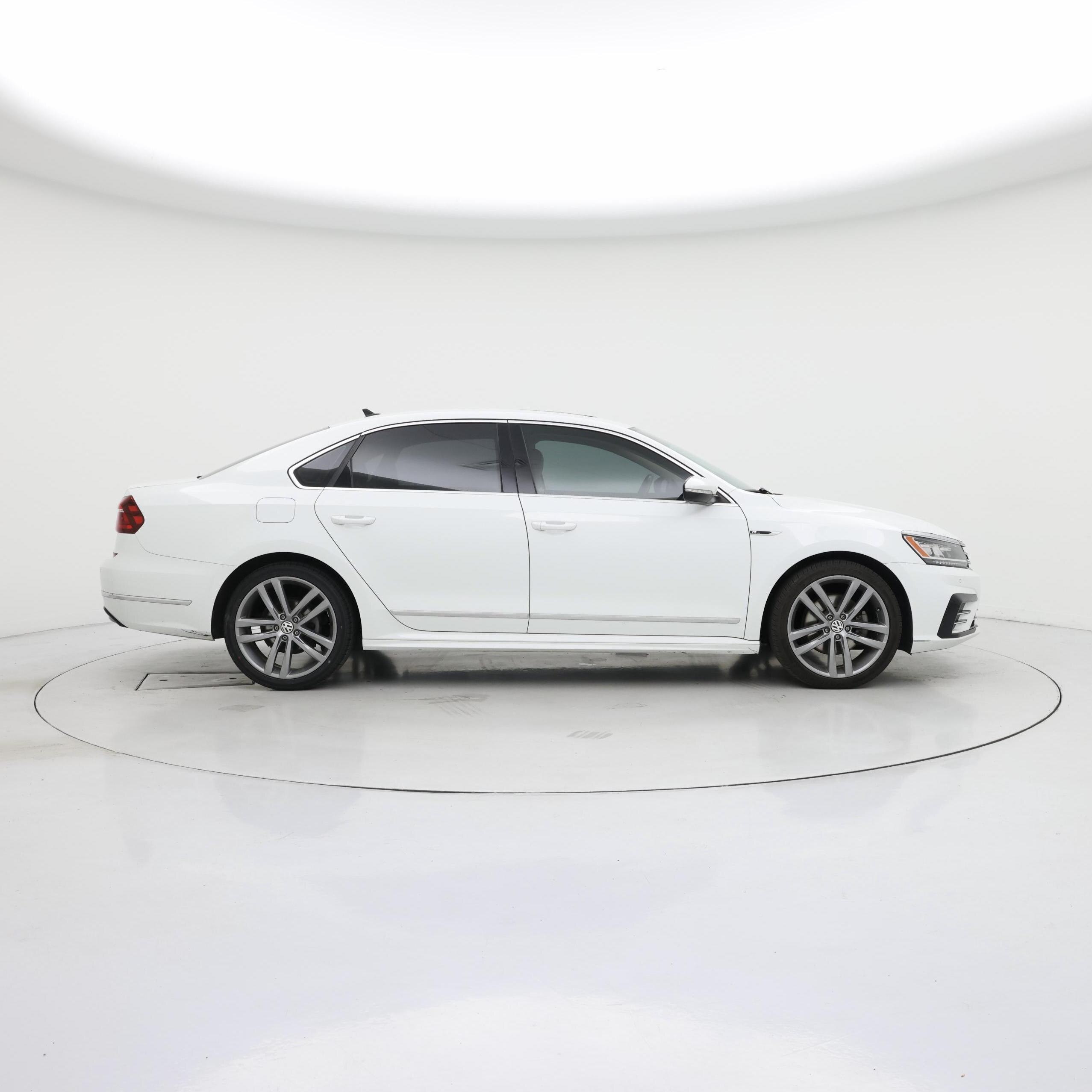 Thumbnail: 2019 Volkswagen Passat - 7