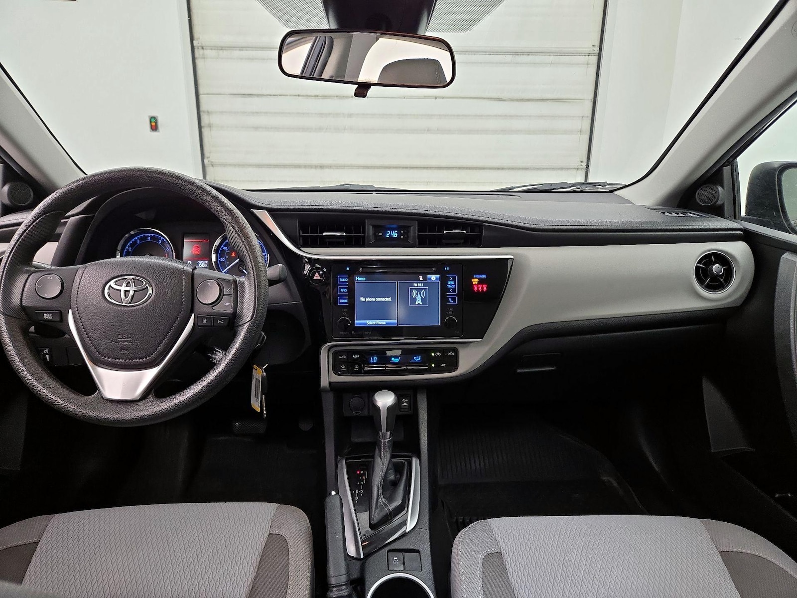 2018 Toyota Corolla LE - Photo 10