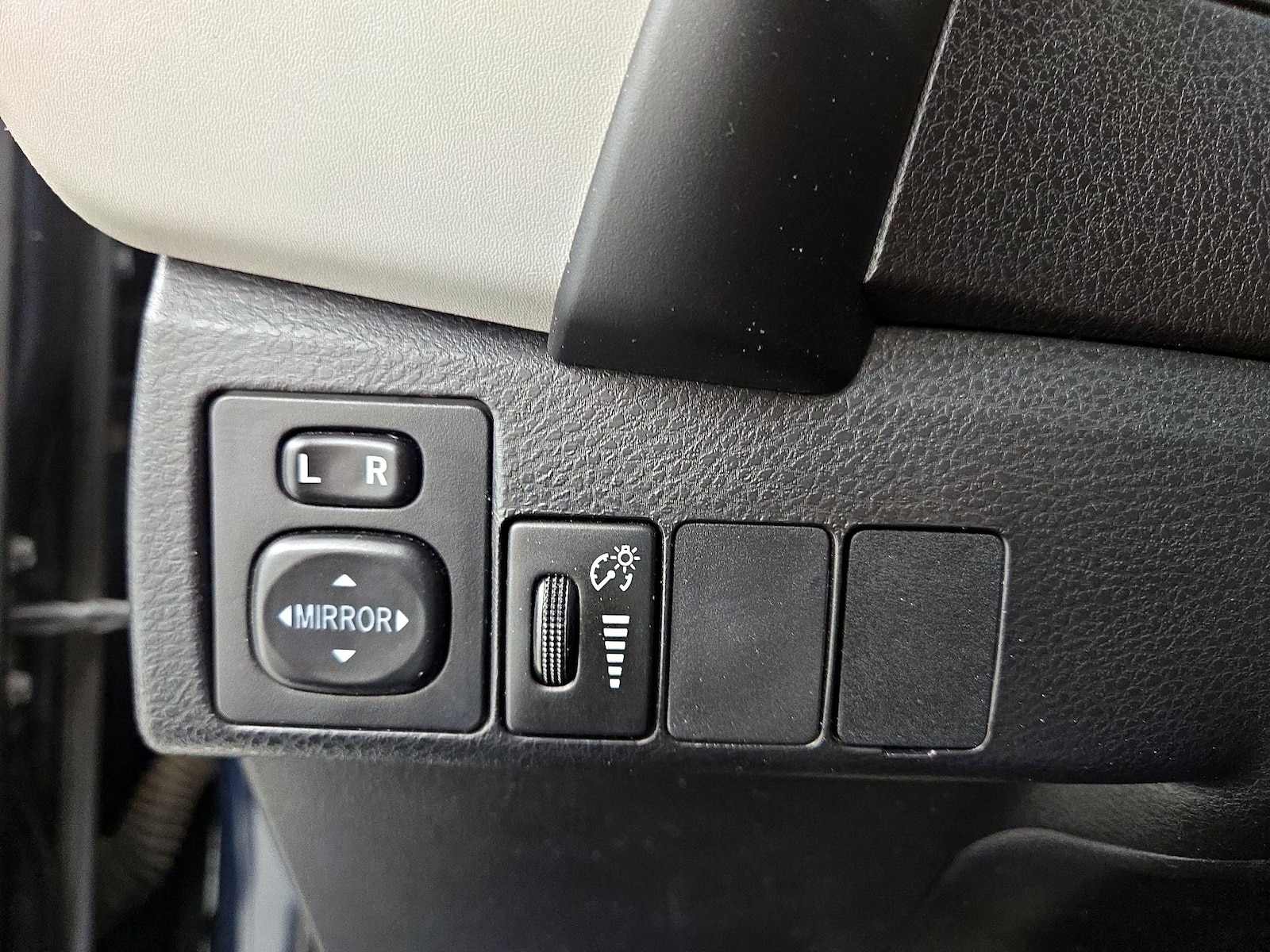 2018 Toyota Corolla LE - Photo 14
