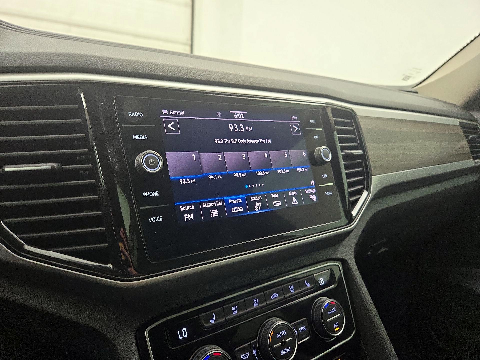 Thumbnail: 2021 Volkswagen Atlas - 16