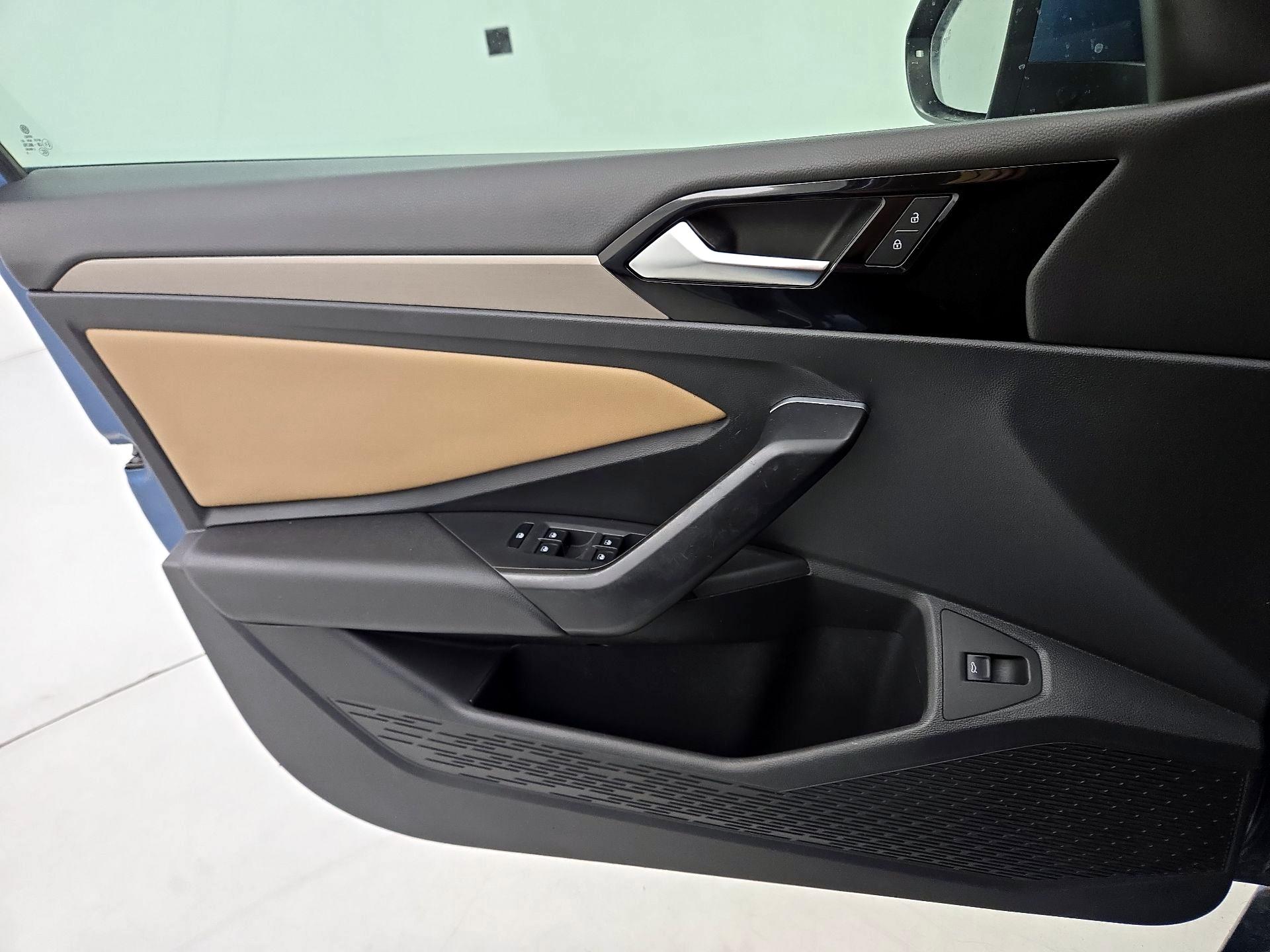 Thumbnail: 2019 Volkswagen Jetta - 12