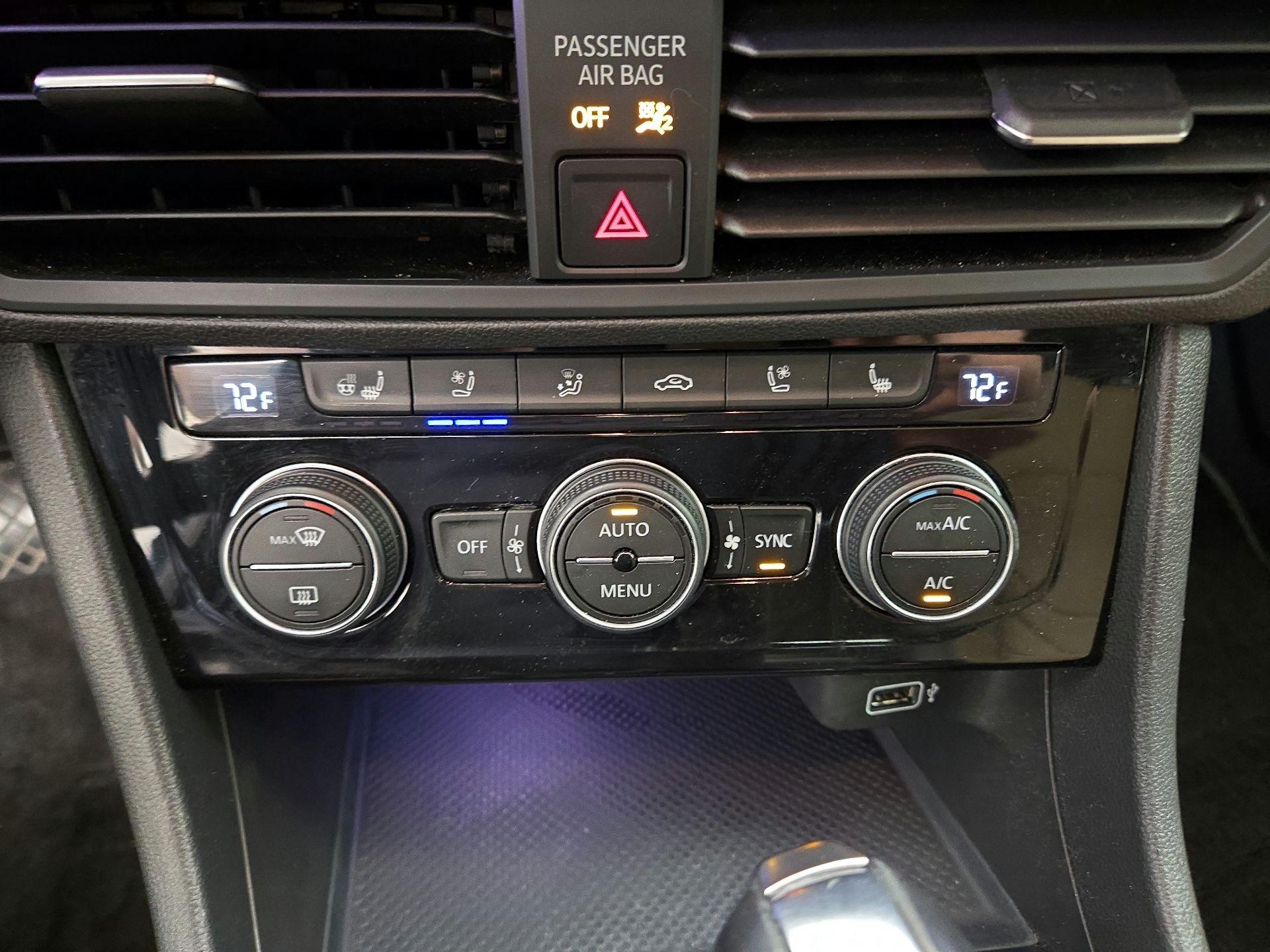 Thumbnail: 2019 Volkswagen Jetta - 17