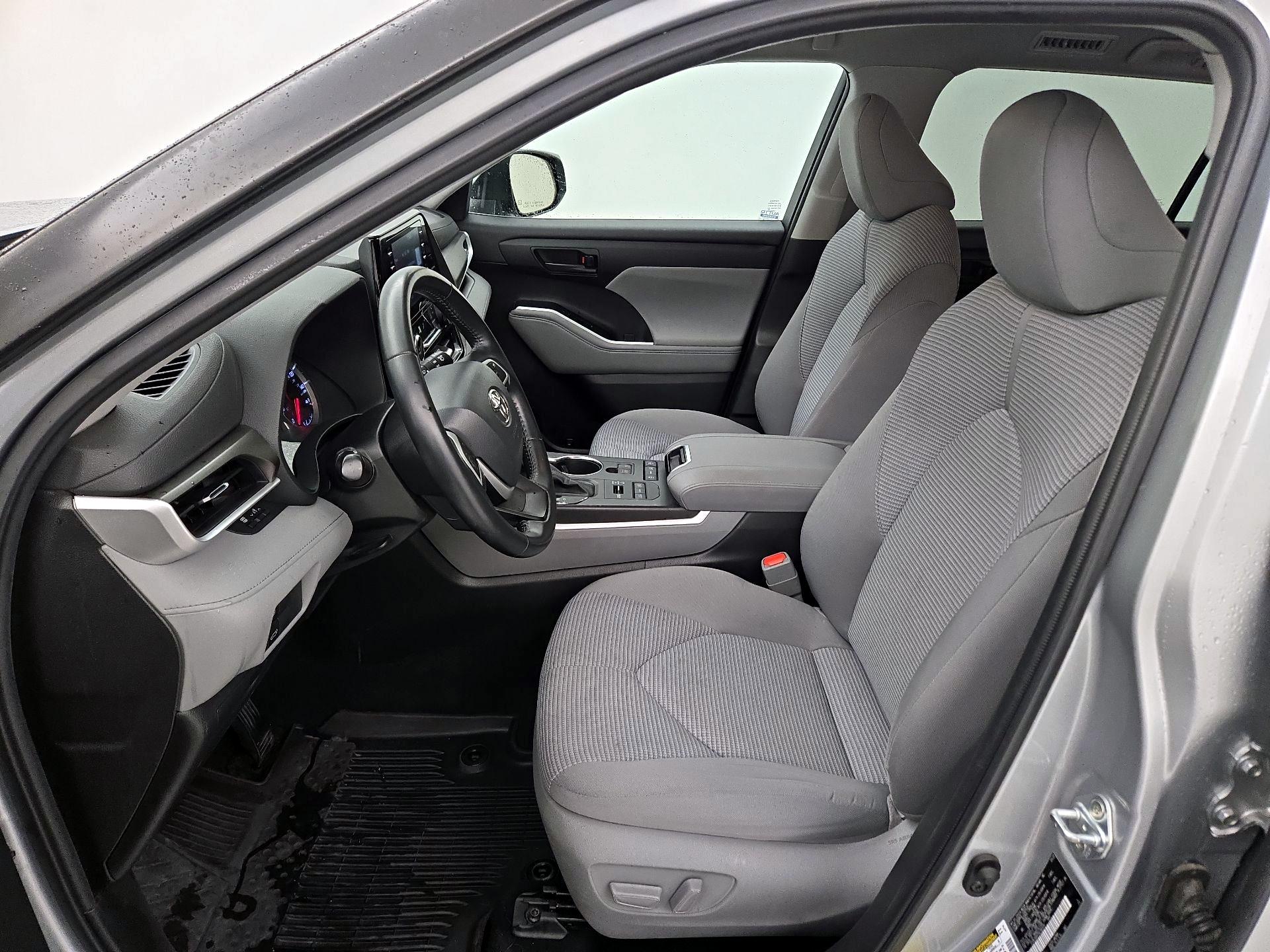 Thumbnail: 2022 Toyota Highlander - 11