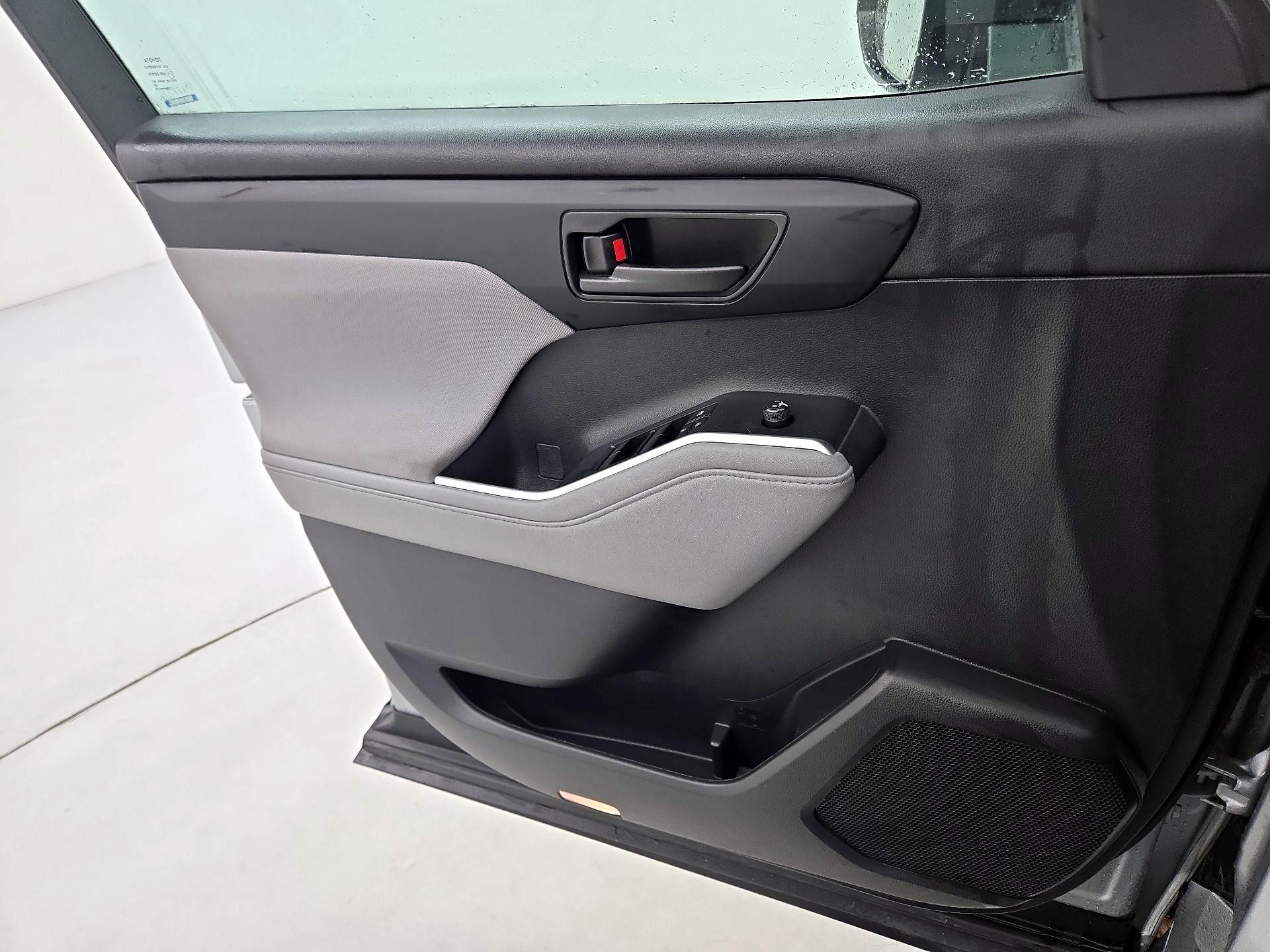 Thumbnail: 2022 Toyota Highlander - 12