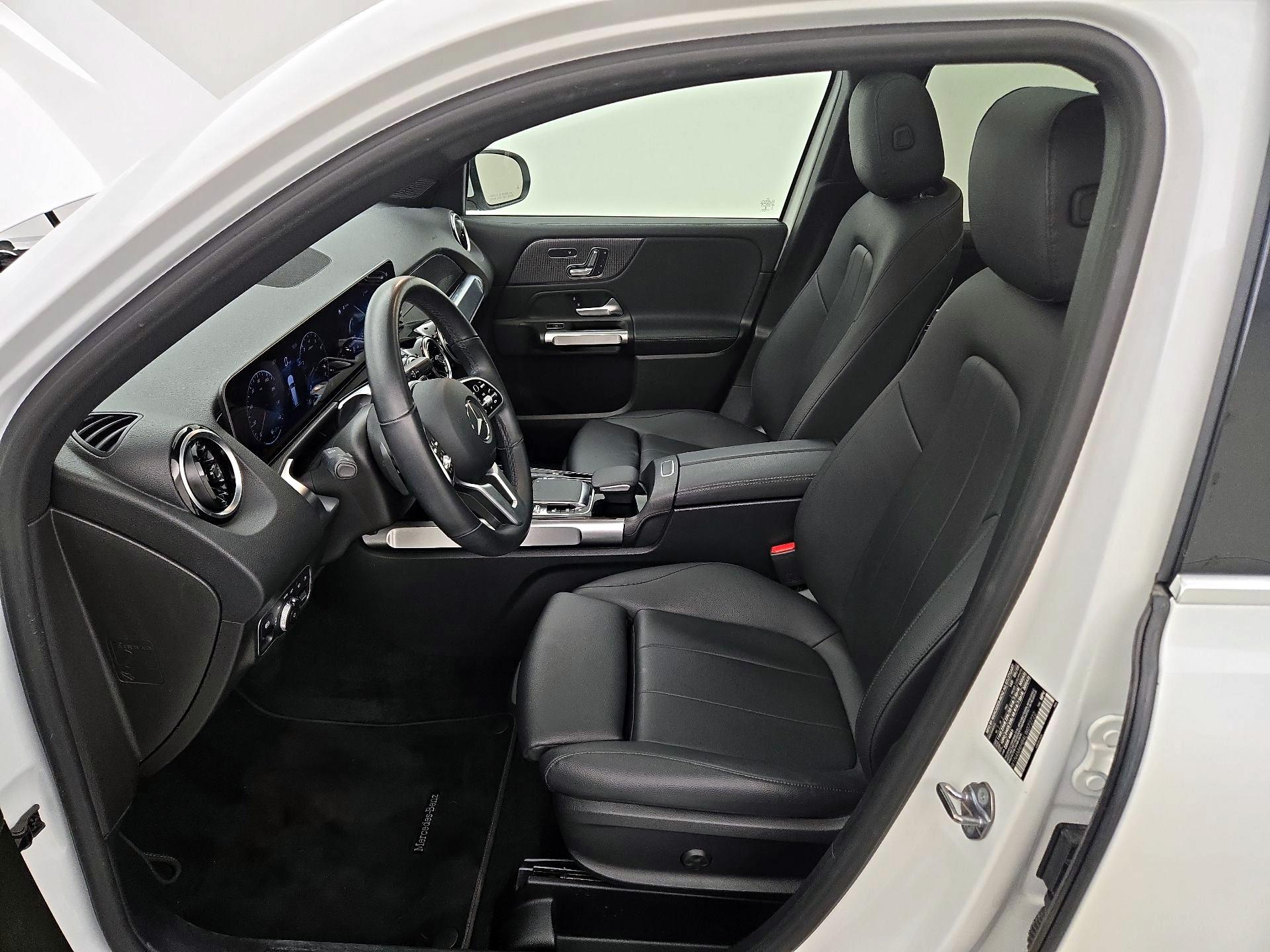 Thumbnail: 2020 Mercedes-Benz GLB - 11