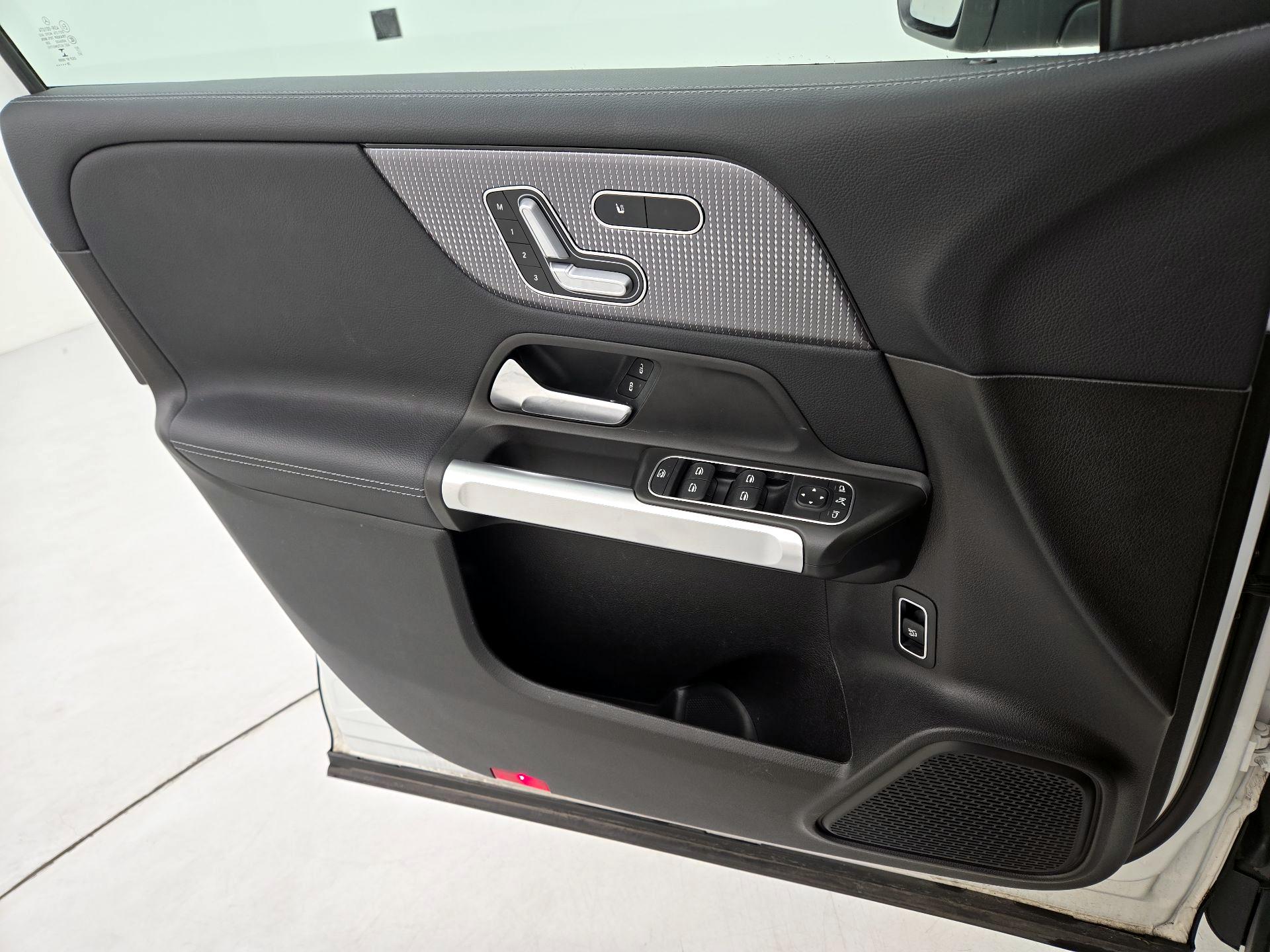 Thumbnail: 2020 Mercedes-Benz GLB - 12