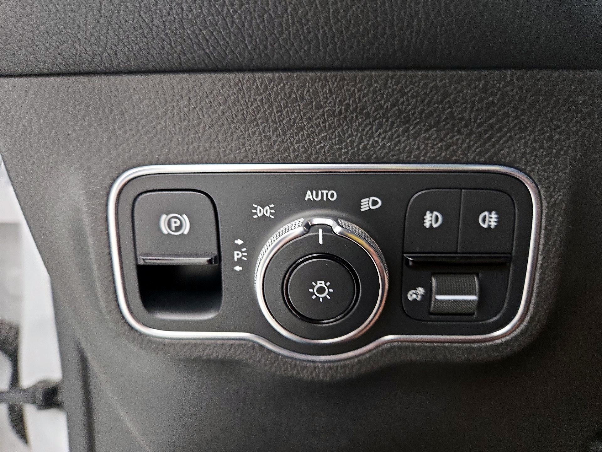 Thumbnail: 2020 Mercedes-Benz GLB - 13