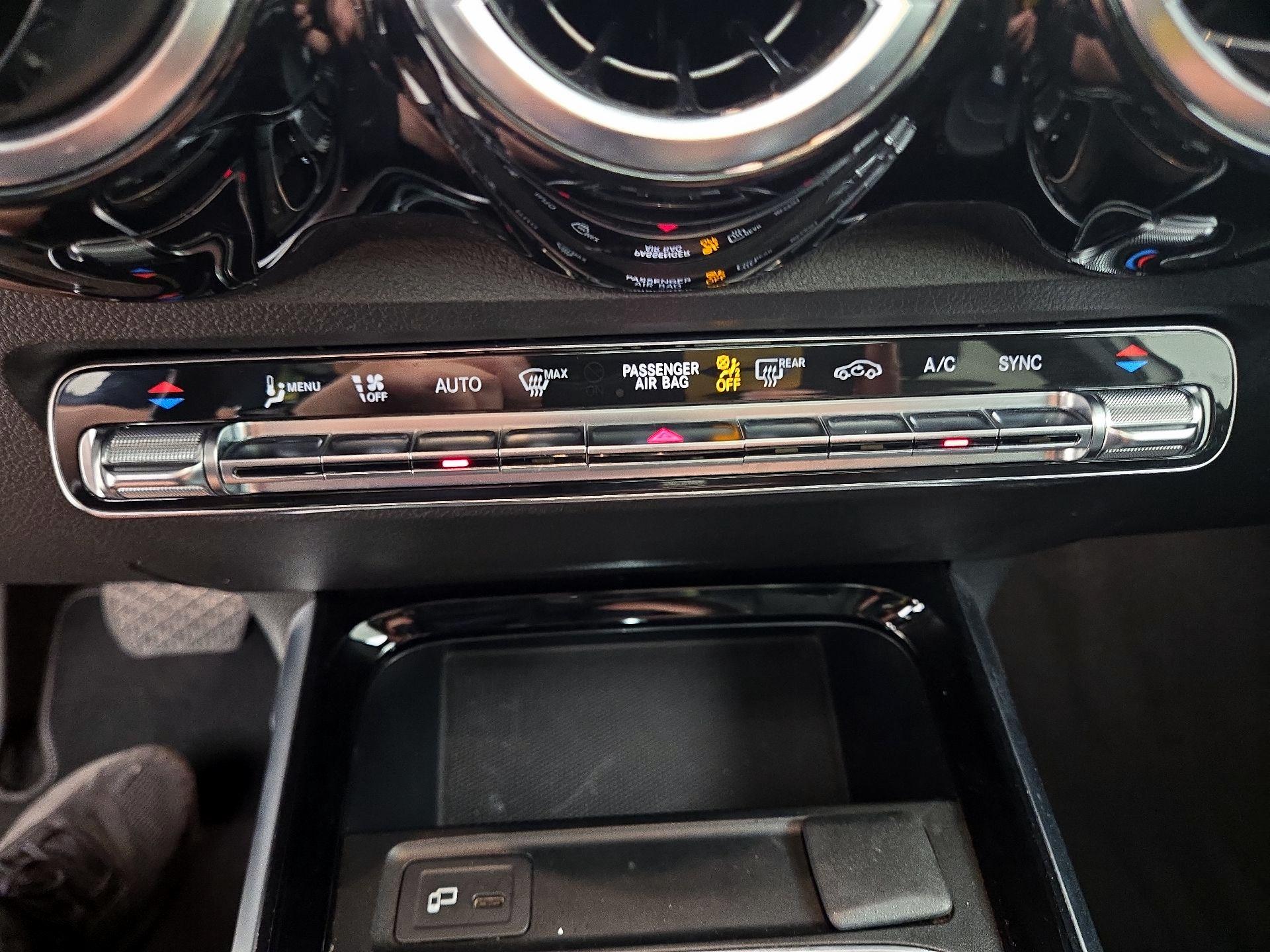 Thumbnail: 2020 Mercedes-Benz GLB - 16