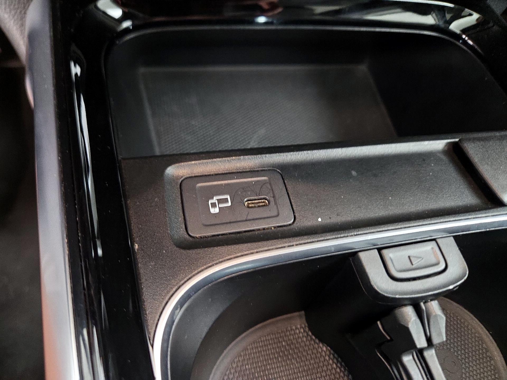 Thumbnail: 2020 Mercedes-Benz GLB - 18