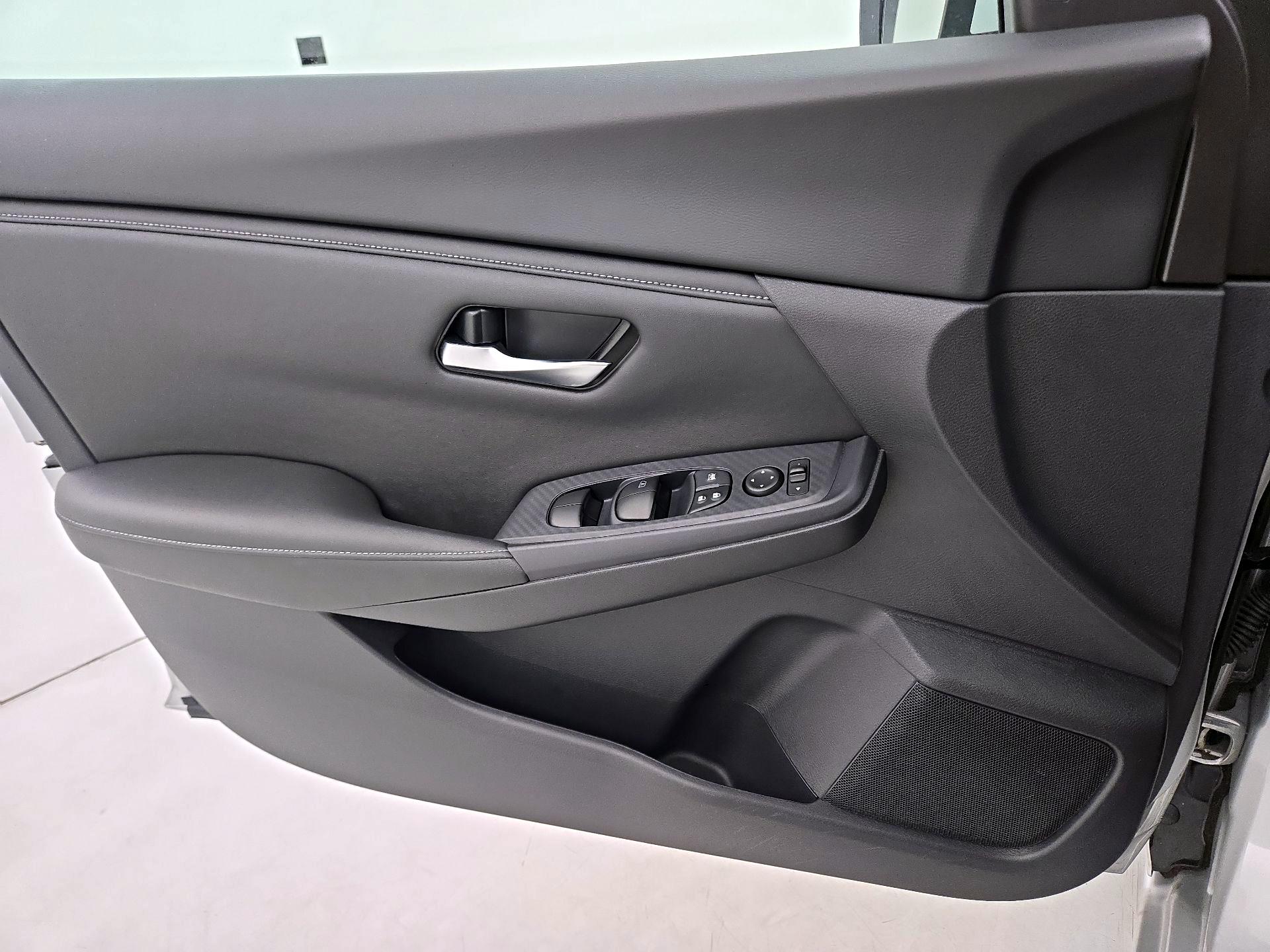 Thumbnail: 2023 Nissan Sentra - 12