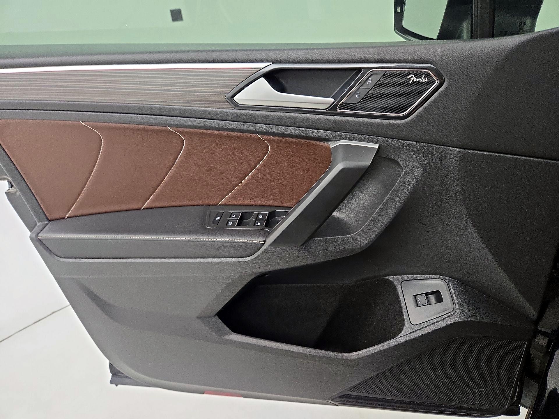 Thumbnail: 2024 Volkswagen Tiguan - 12