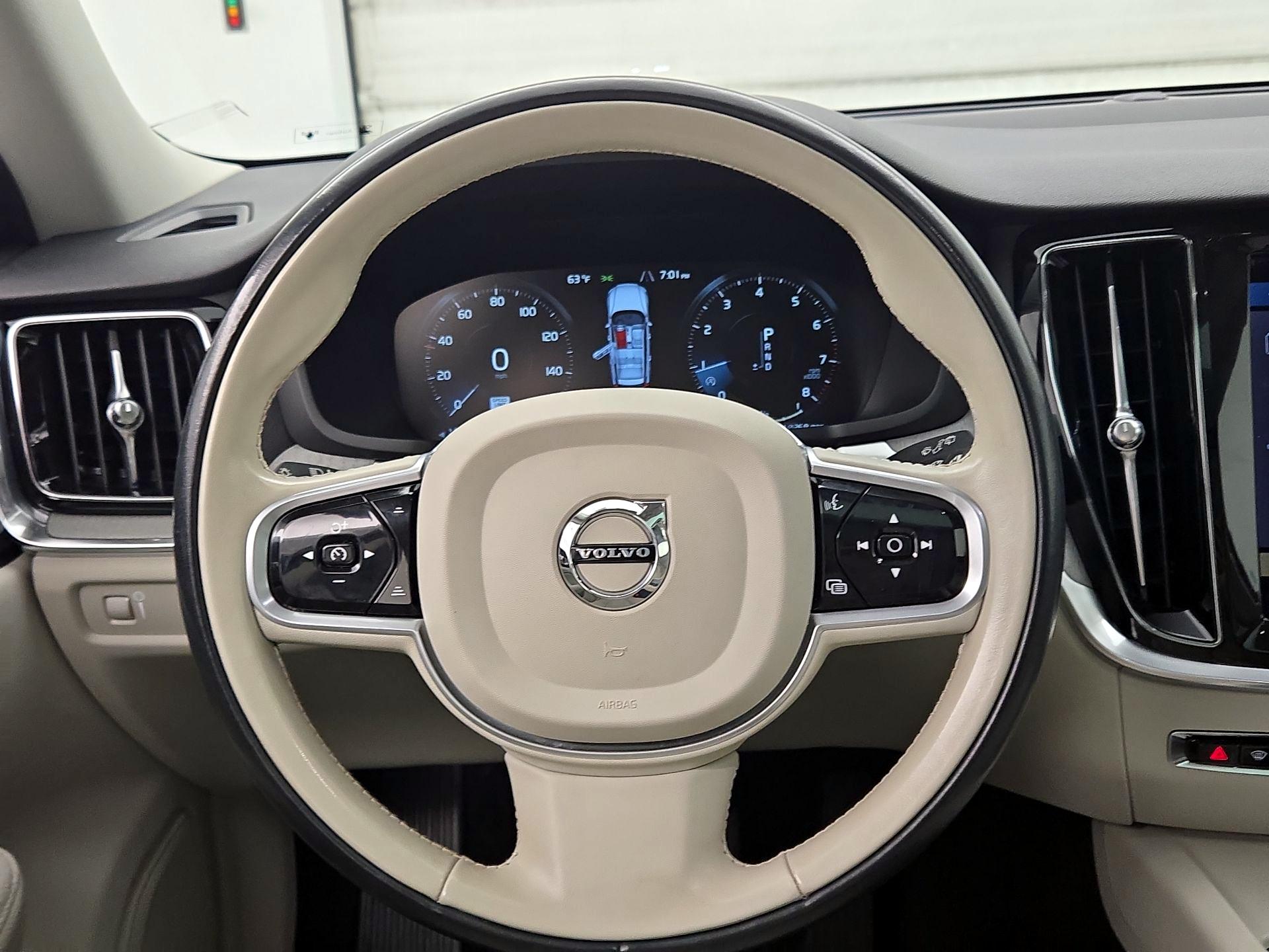 Thumbnail: 2022 Volvo S60 - 10