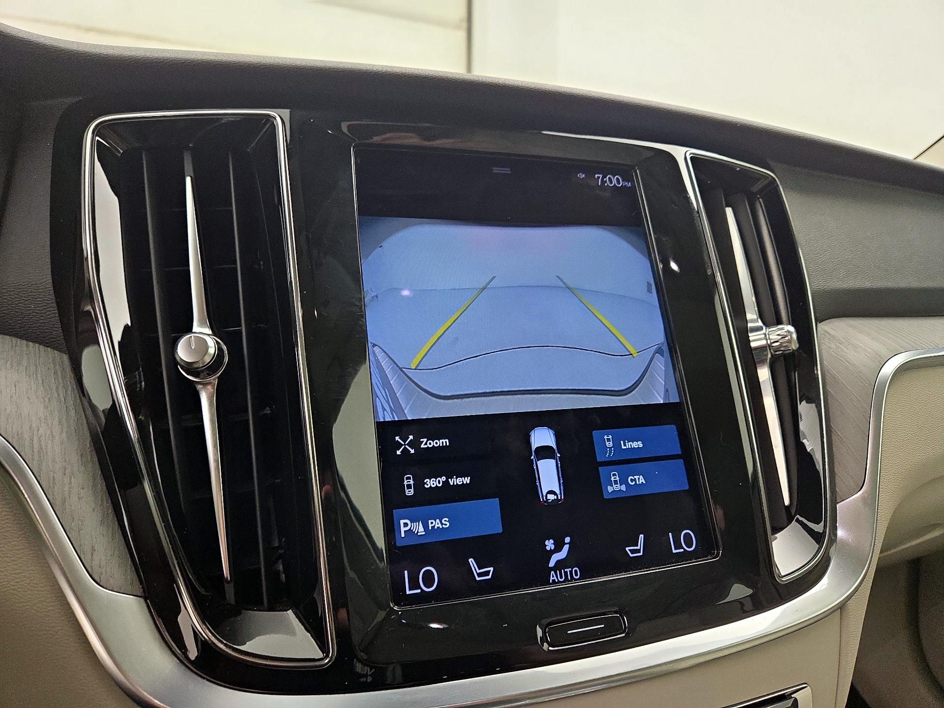 Thumbnail: 2022 Volvo S60 - 15