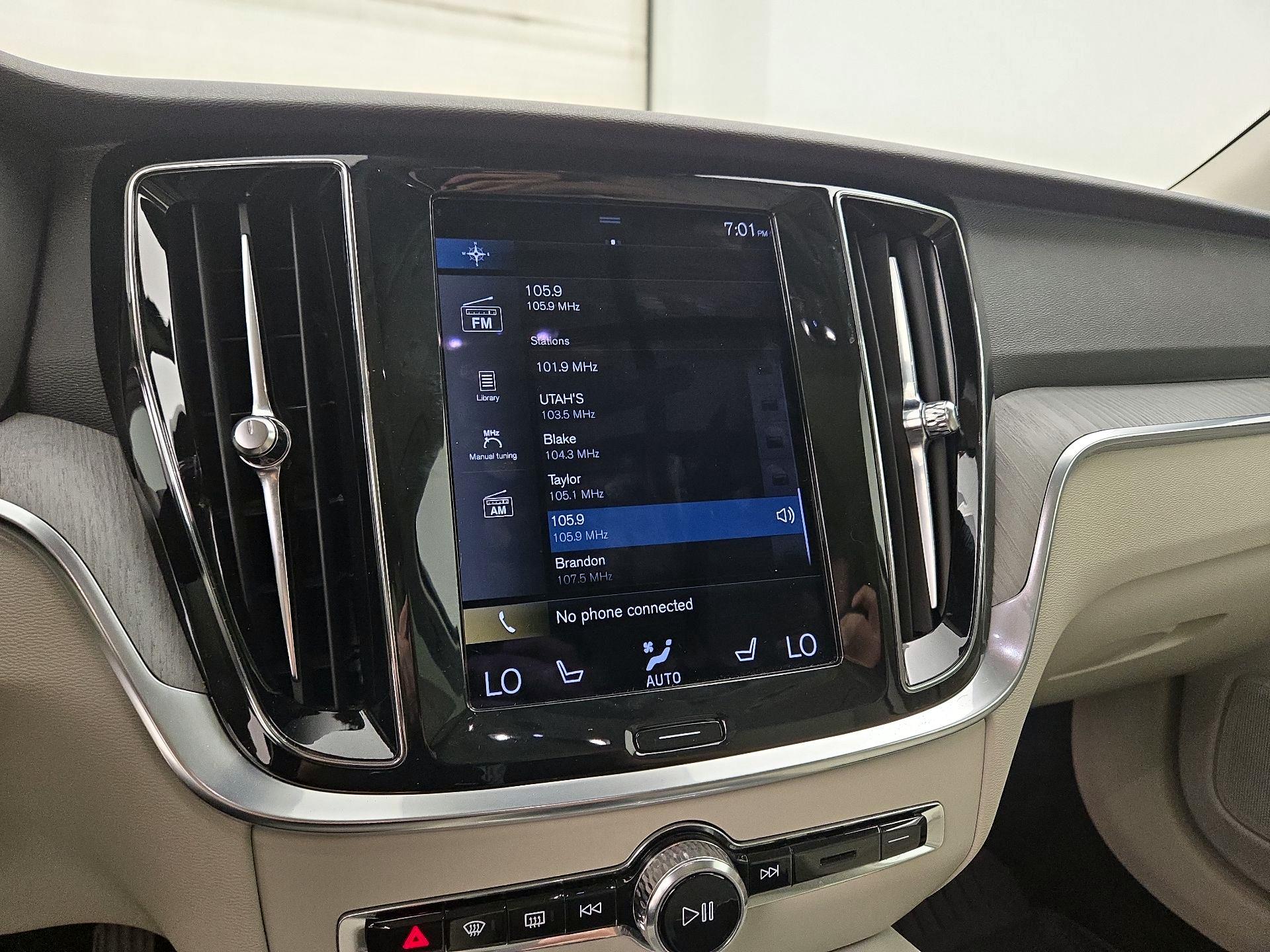 Thumbnail: 2022 Volvo S60 - 16