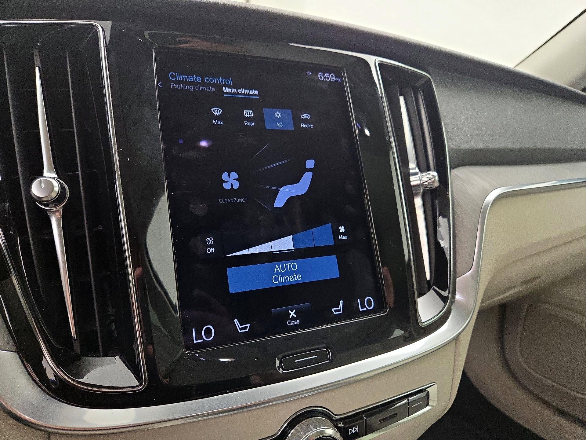Thumbnail: 2022 Volvo S60 - 17