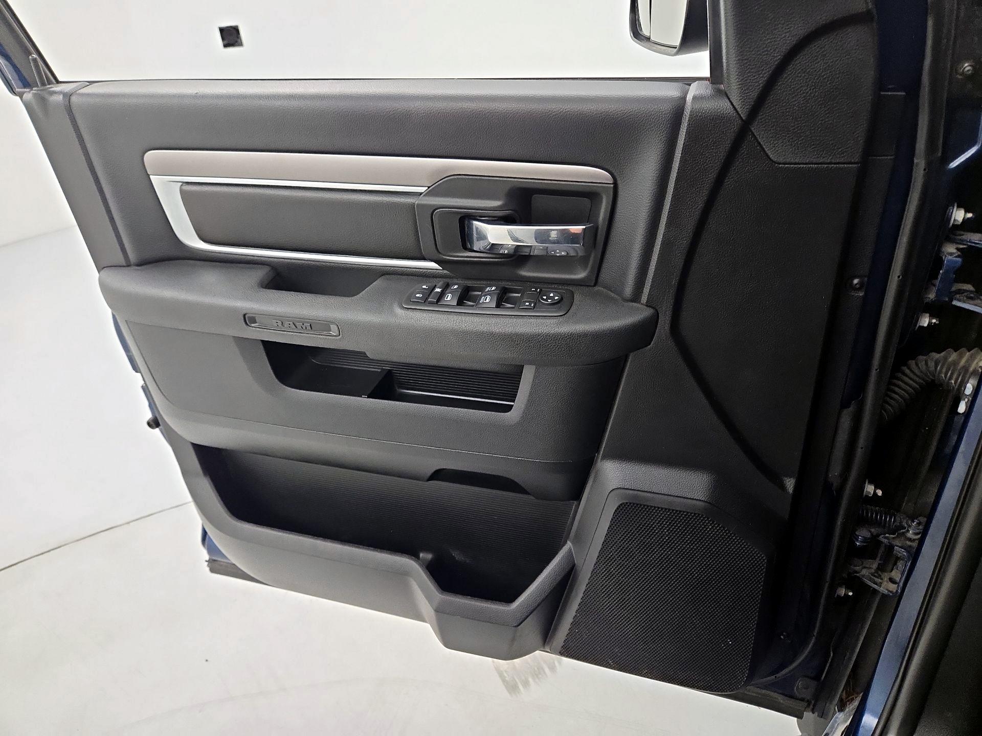 Thumbnail: 2021 RAM 1500 Classic - 12