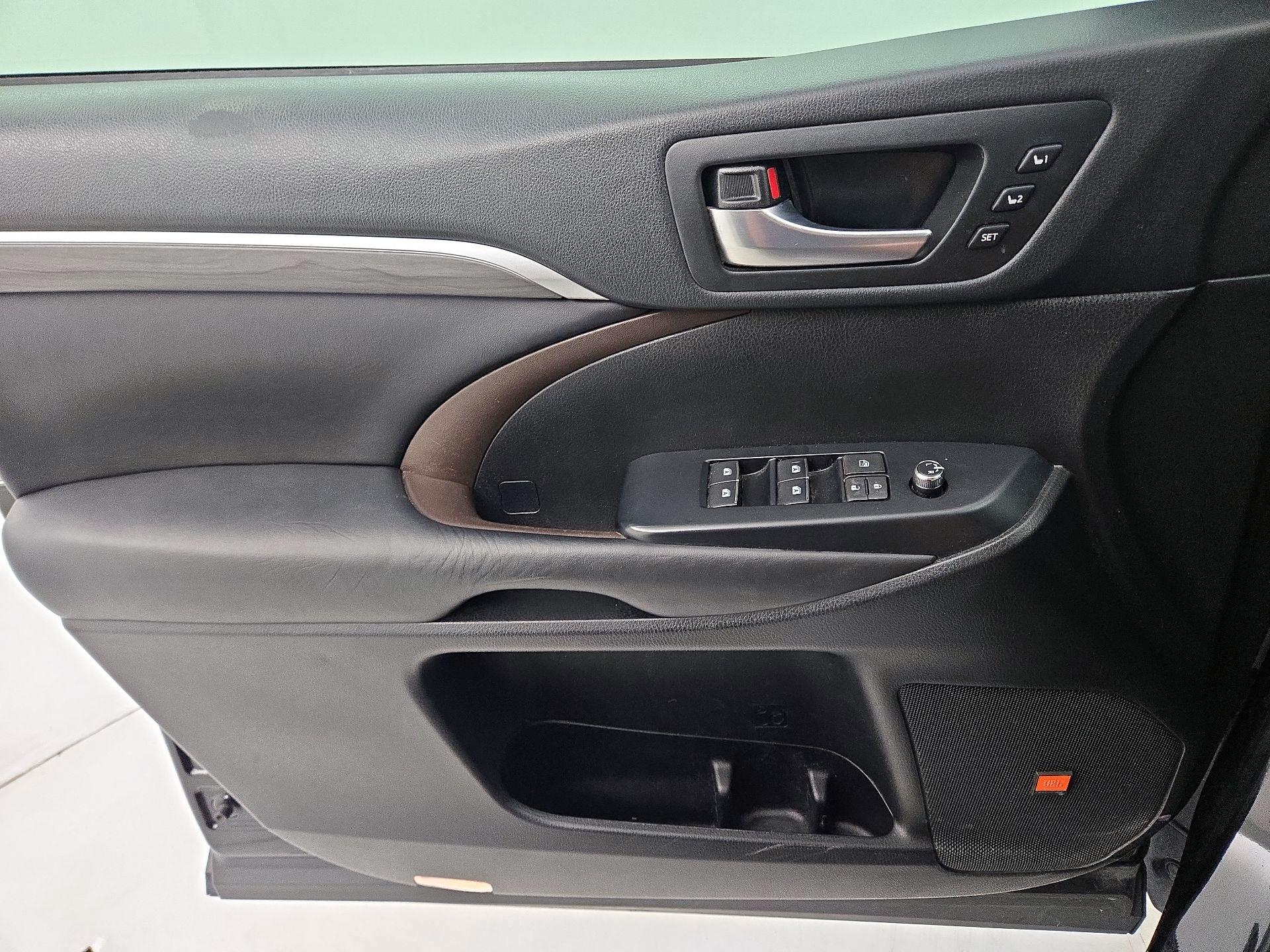 Thumbnail: 2018 Toyota Highlander - 12