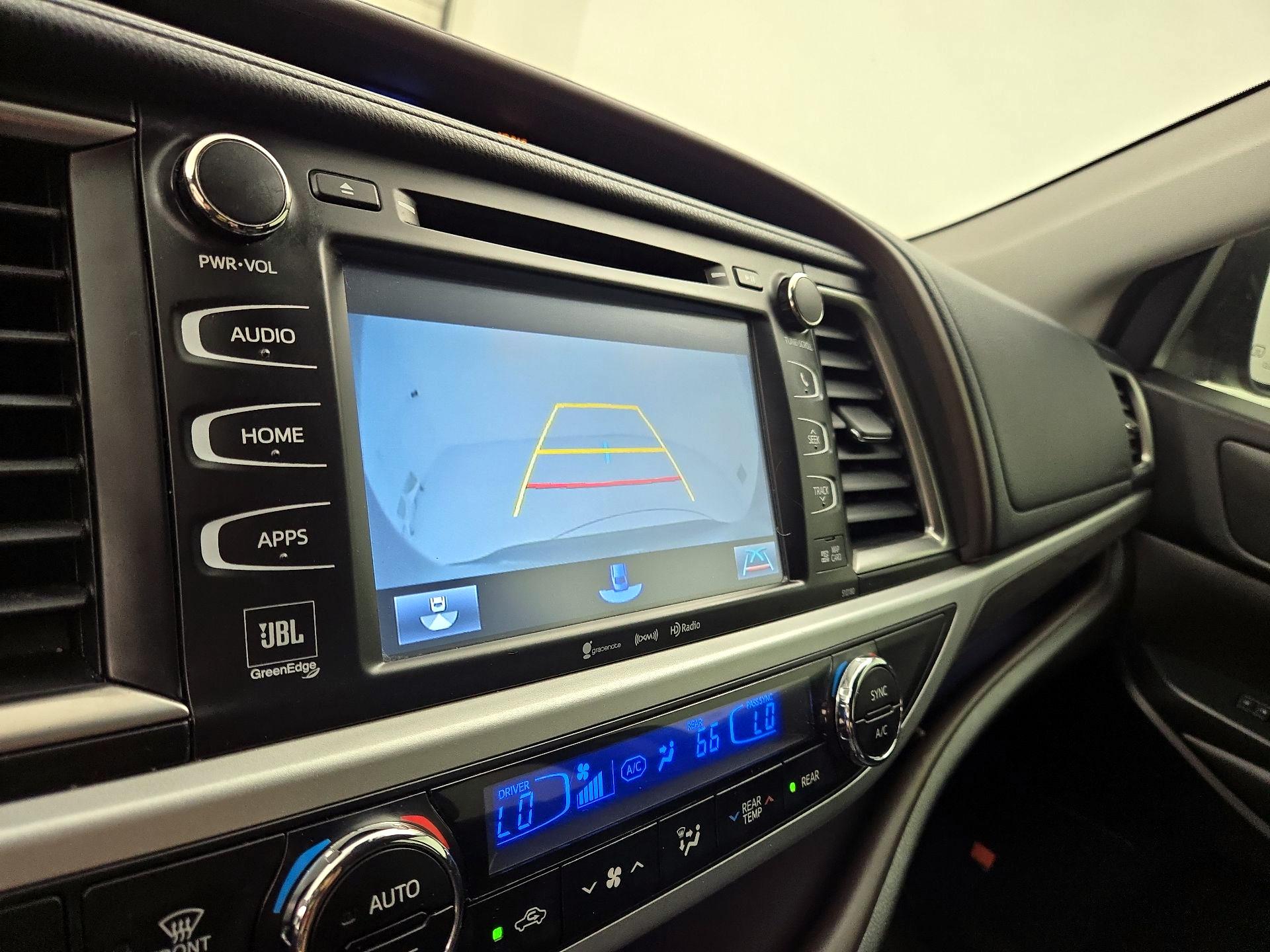 Thumbnail: 2018 Toyota Highlander - 14