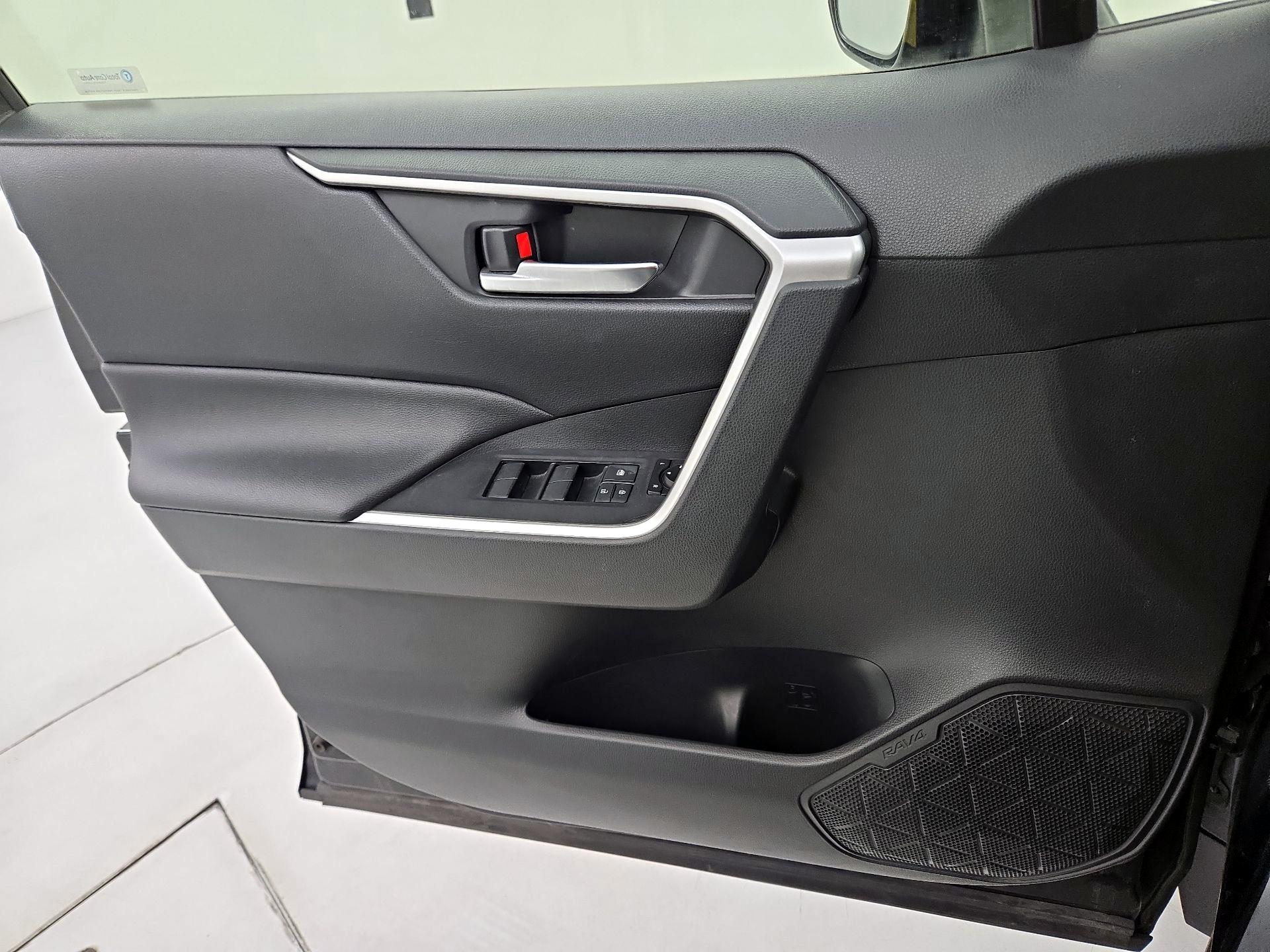 Thumbnail: 2019 Toyota RAV4 - 12