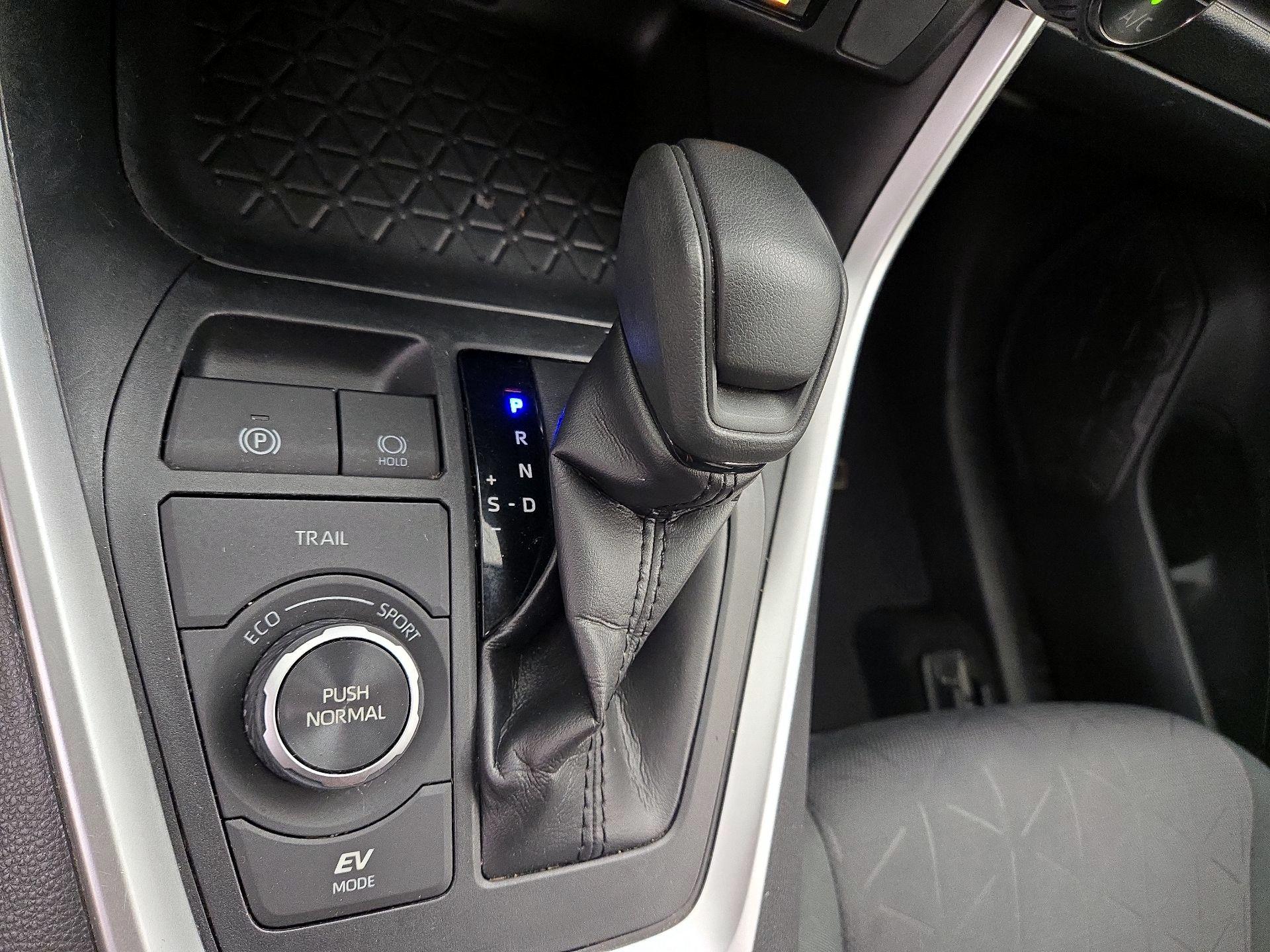 Thumbnail: 2019 Toyota RAV4 - 17