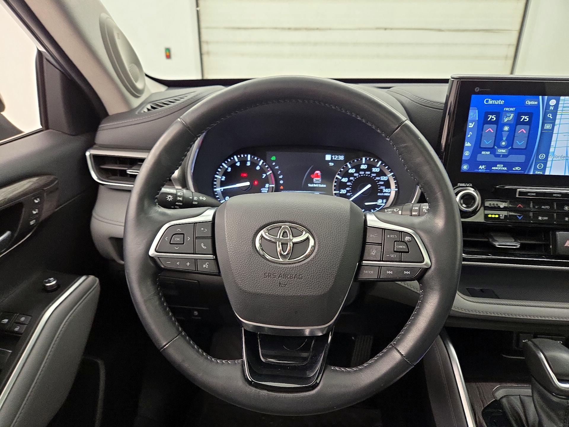 Thumbnail: 2021 Toyota Highlander - 10