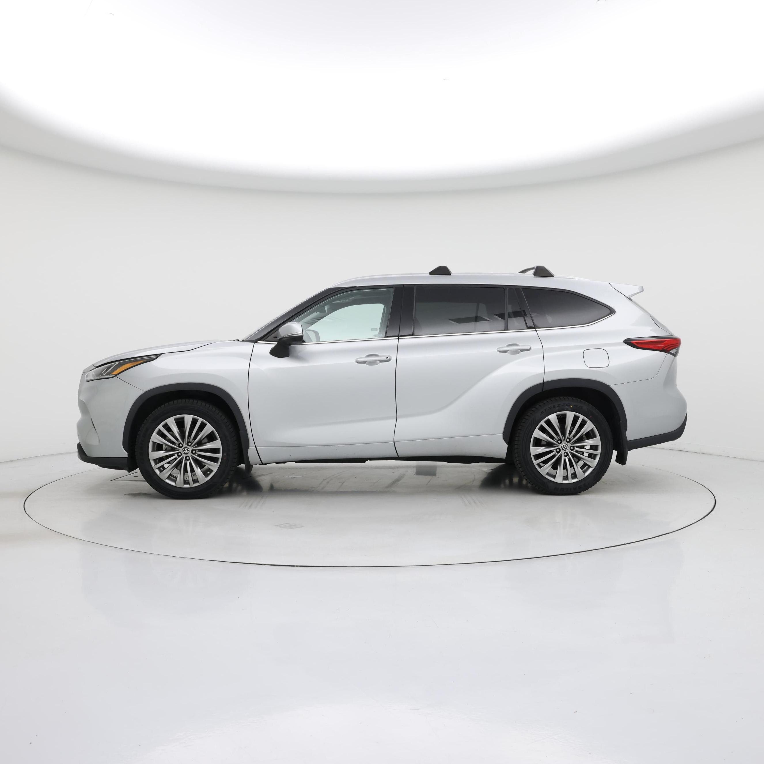Thumbnail: 2021 Toyota Highlander - 3