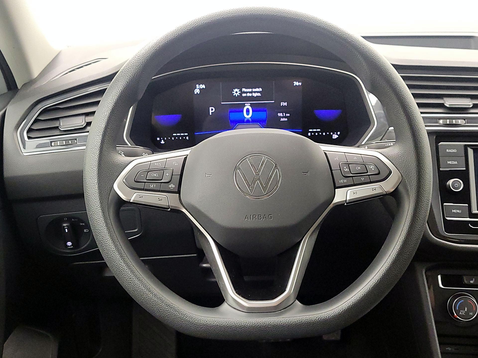 Thumbnail: 2023 Volkswagen Tiguan - 10