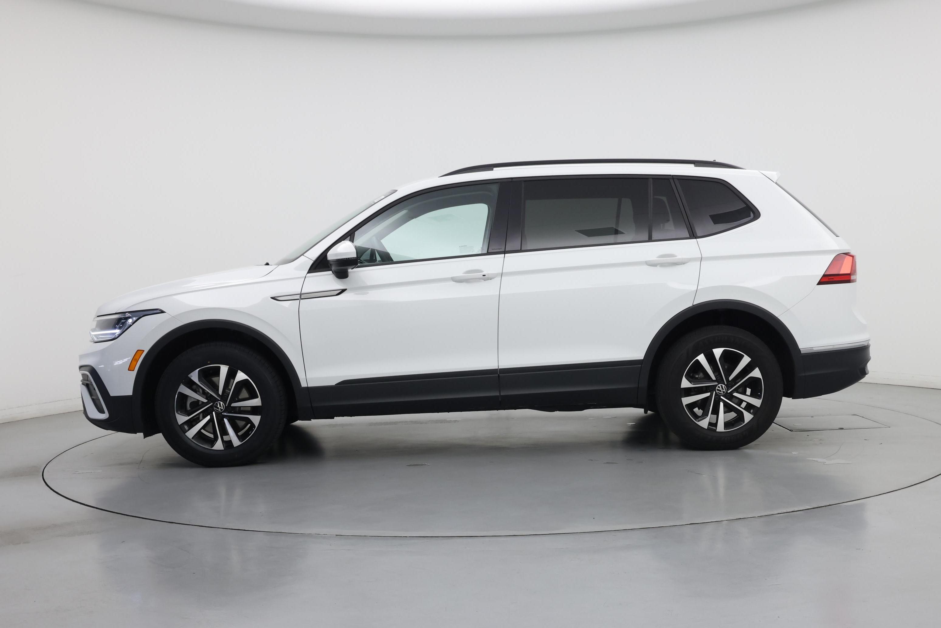 Thumbnail: 2023 Volkswagen Tiguan - 3