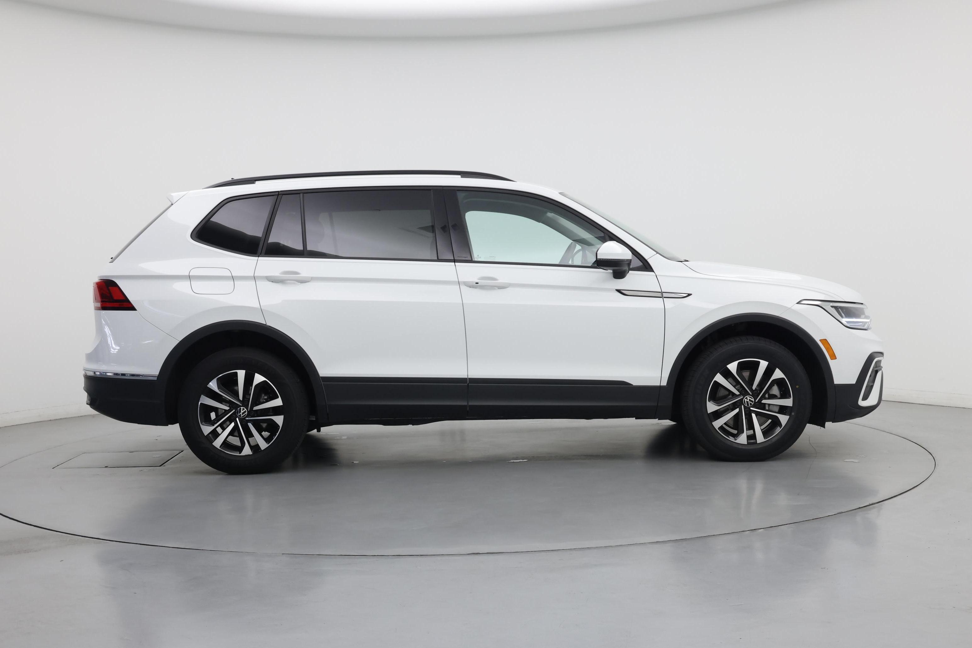 Thumbnail: 2023 Volkswagen Tiguan - 7