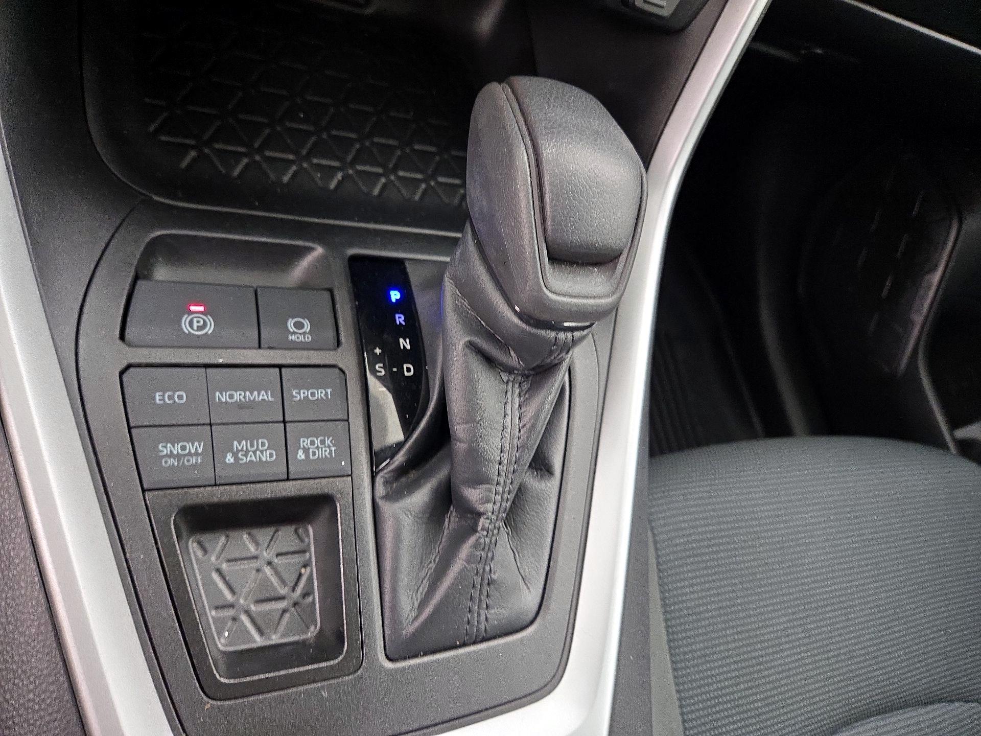 Thumbnail: 2023 Toyota RAV4 - 17