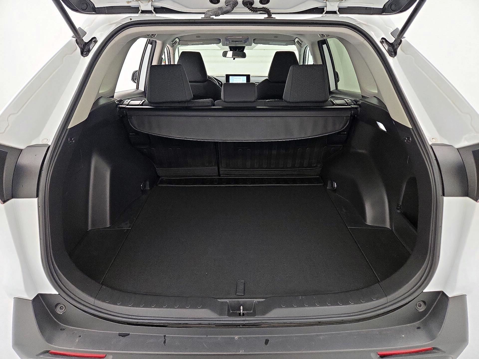 Thumbnail: 2023 Toyota RAV4 - 20