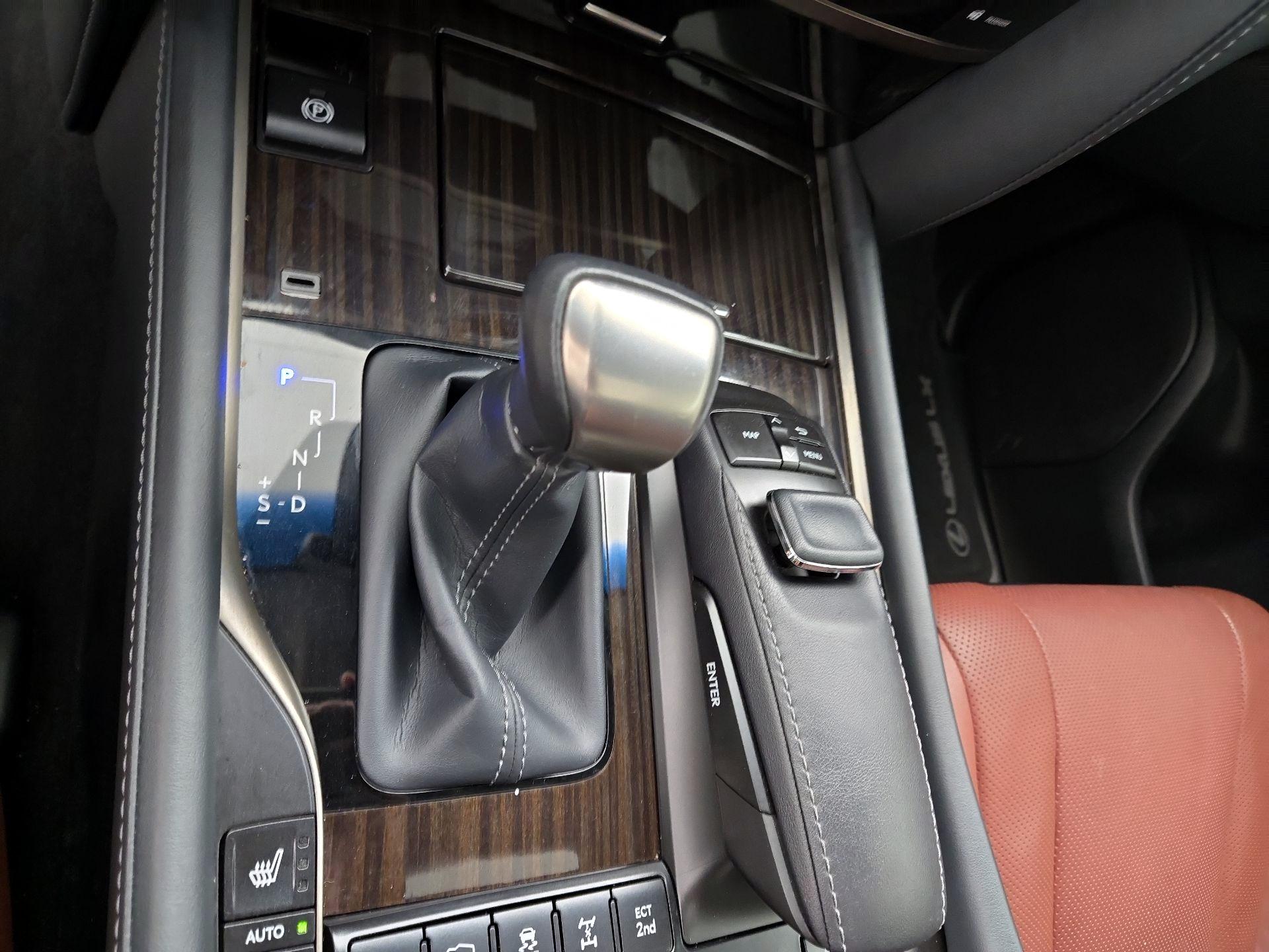 Thumbnail: 2019 Lexus LX - 18