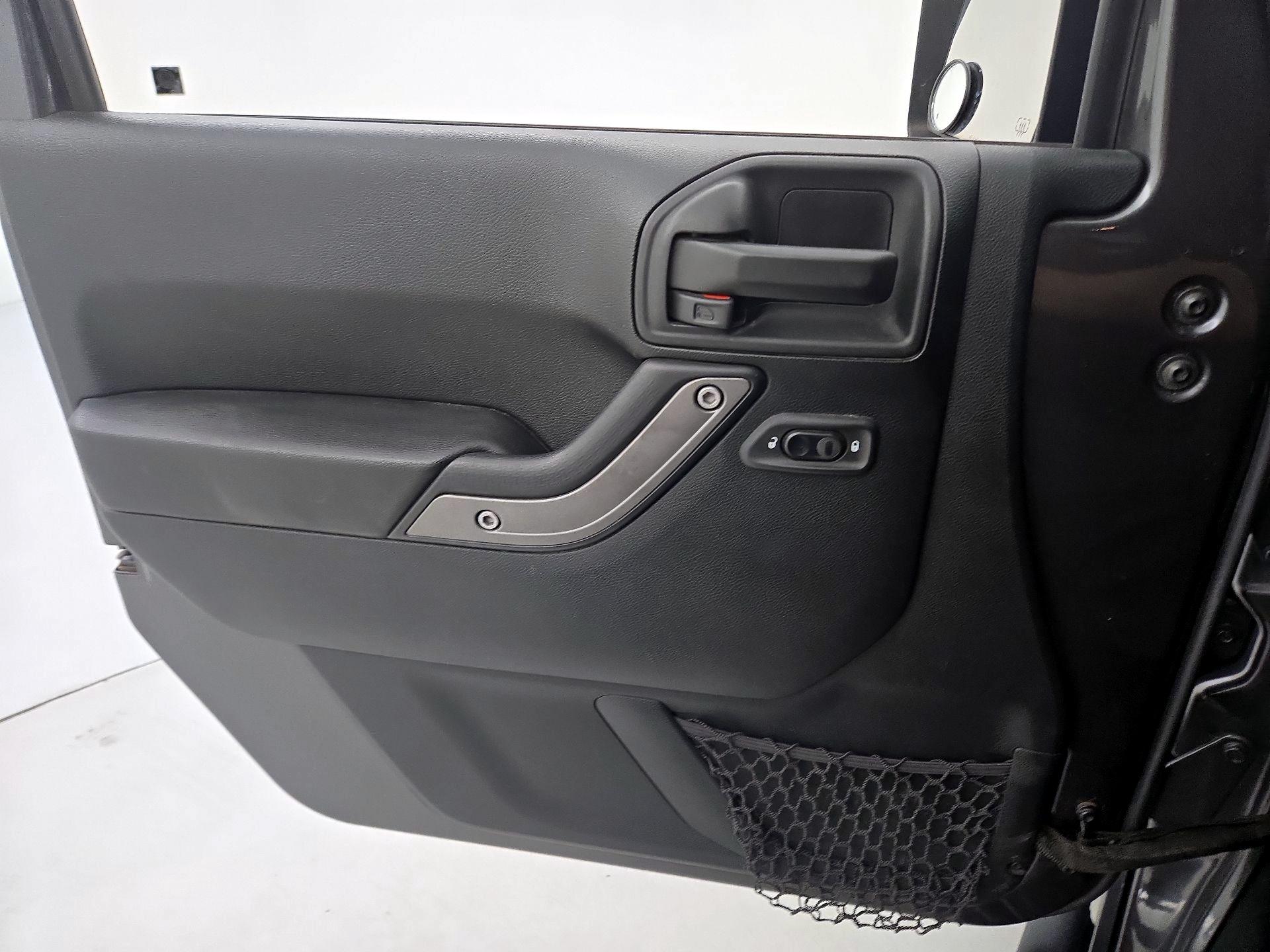 Thumbnail: 2017 Jeep Wrangler - 12