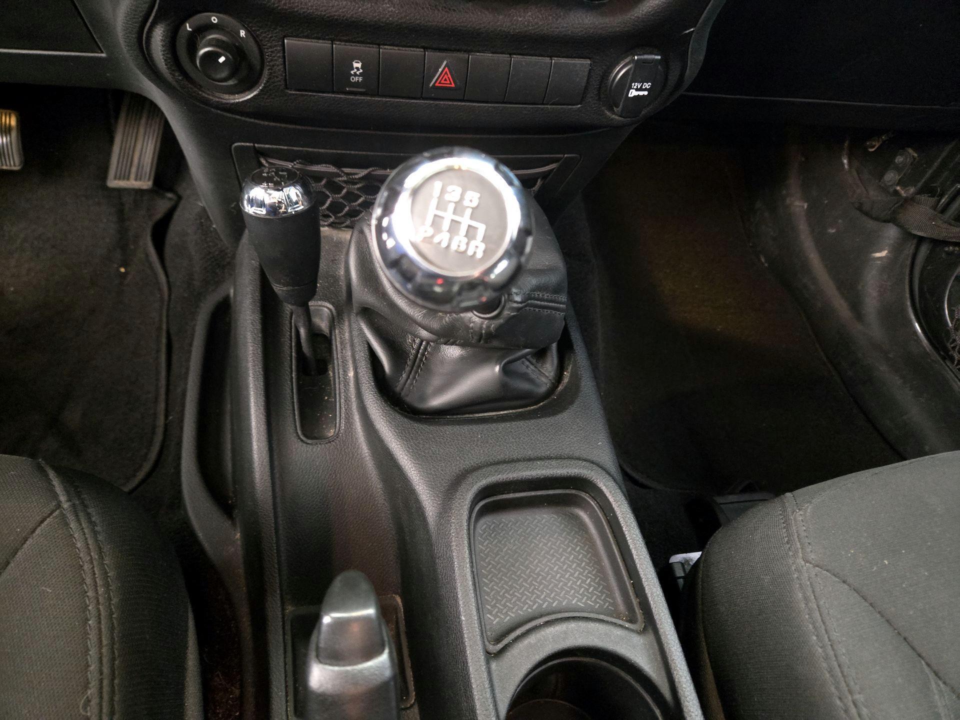 Thumbnail: 2017 Jeep Wrangler - 15
