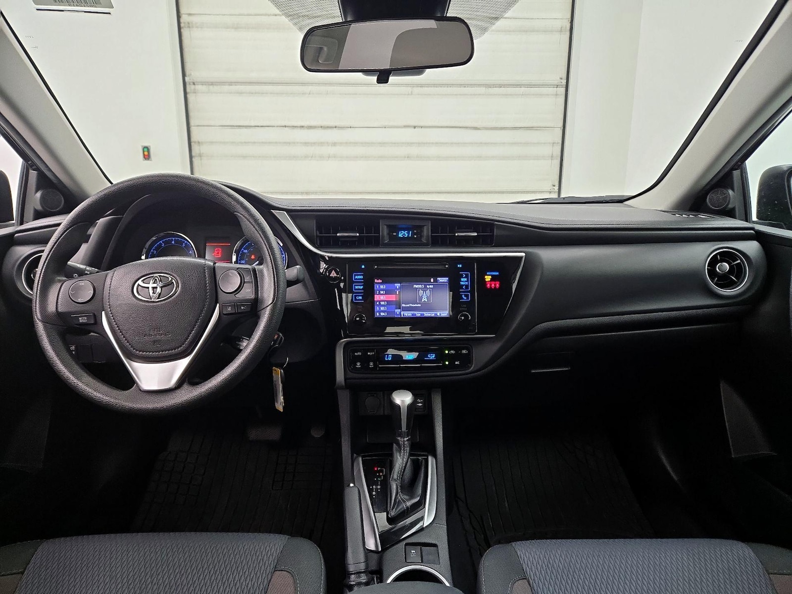 2019 Toyota Corolla LE - Photo 10