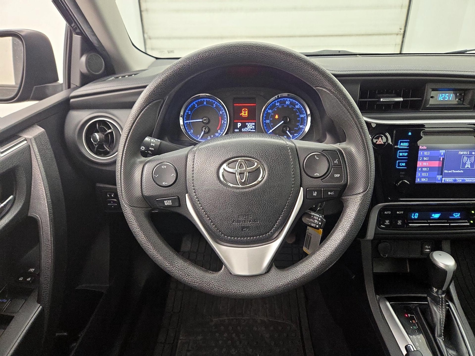 2019 Toyota Corolla LE - Photo 11
