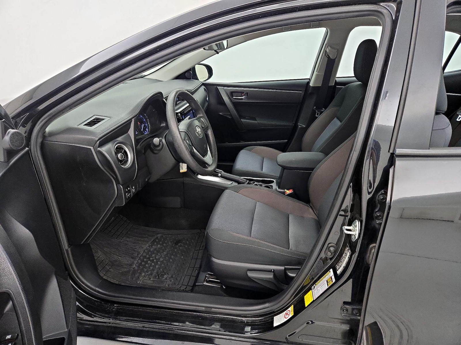 2019 Toyota Corolla LE - Photo 12