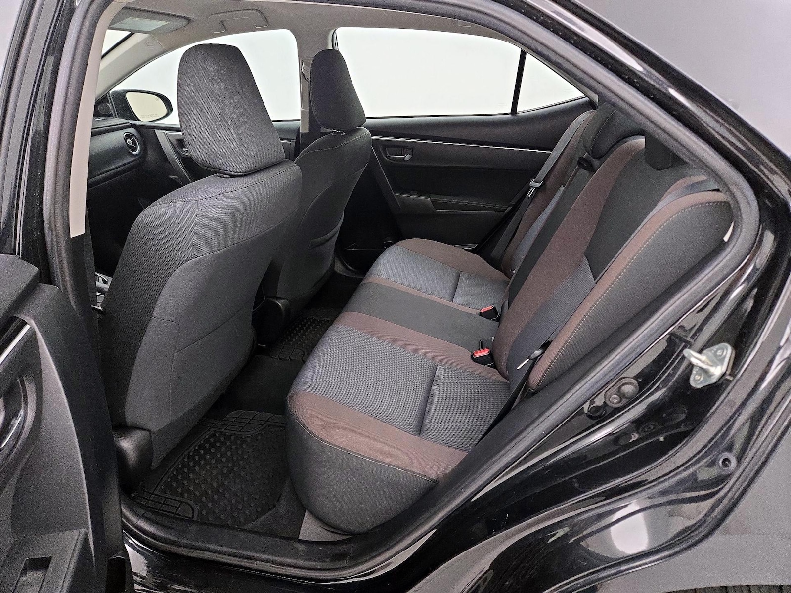 2019 Toyota Corolla LE - Photo 20