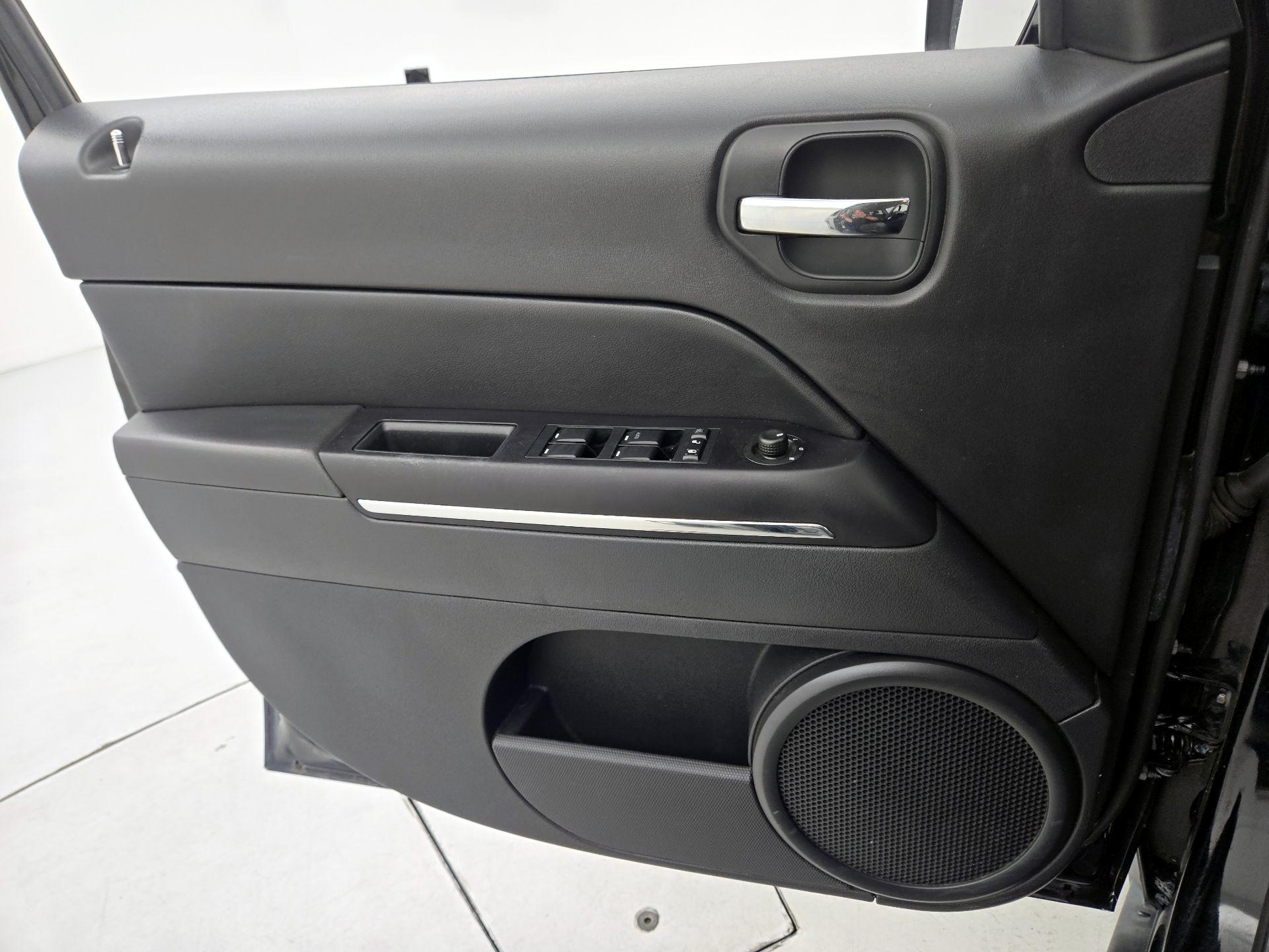 Thumbnail: 2015 Jeep Patriot - 12
