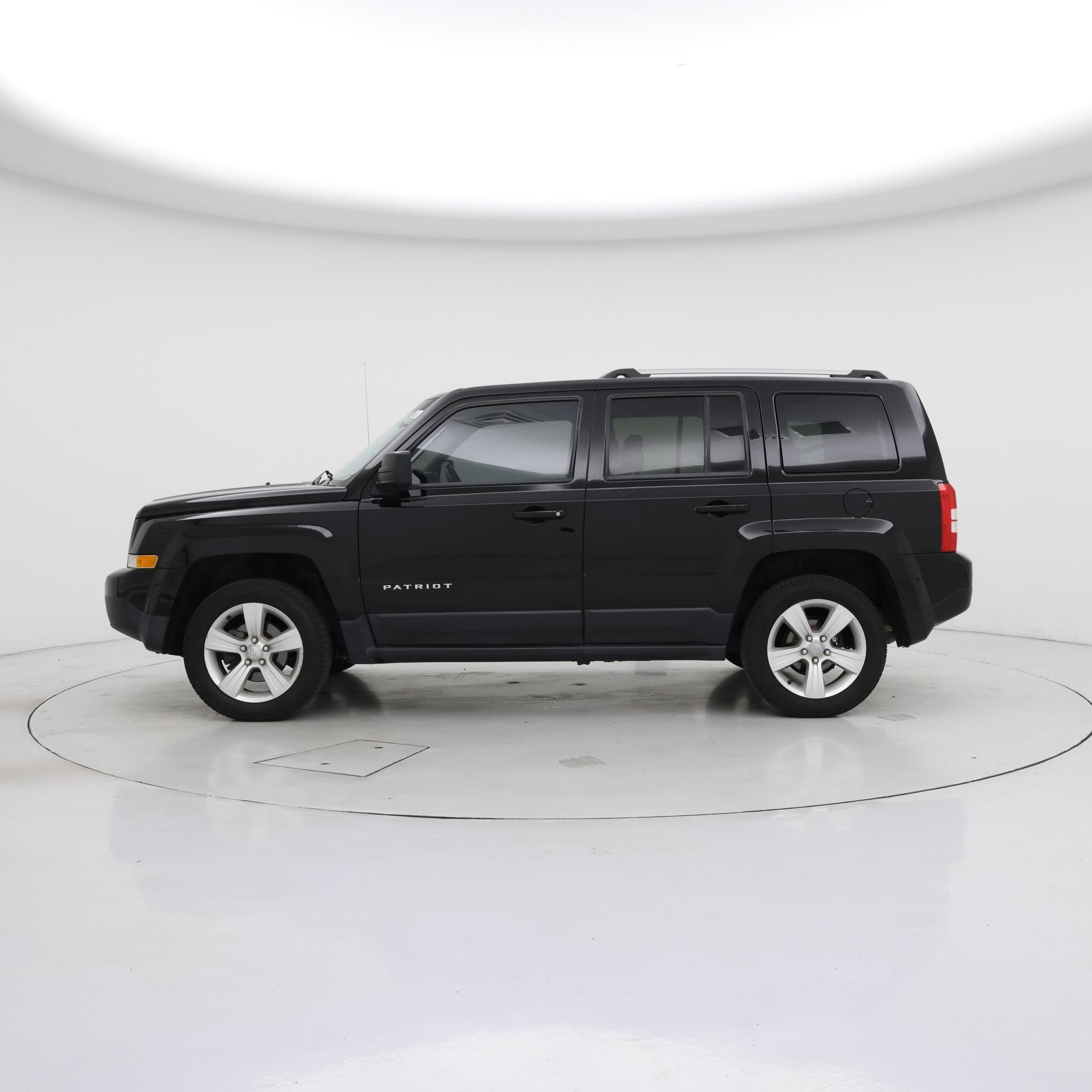 Thumbnail: 2015 Jeep Patriot - 3