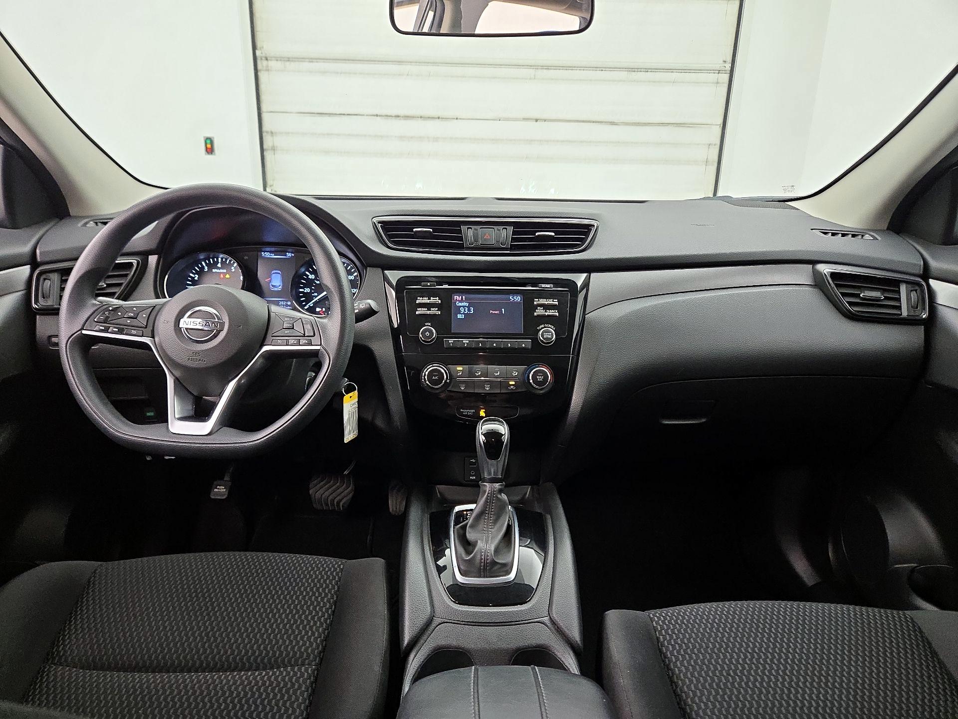 Thumbnail: 2017 Nissan Rogue Sport - 9
