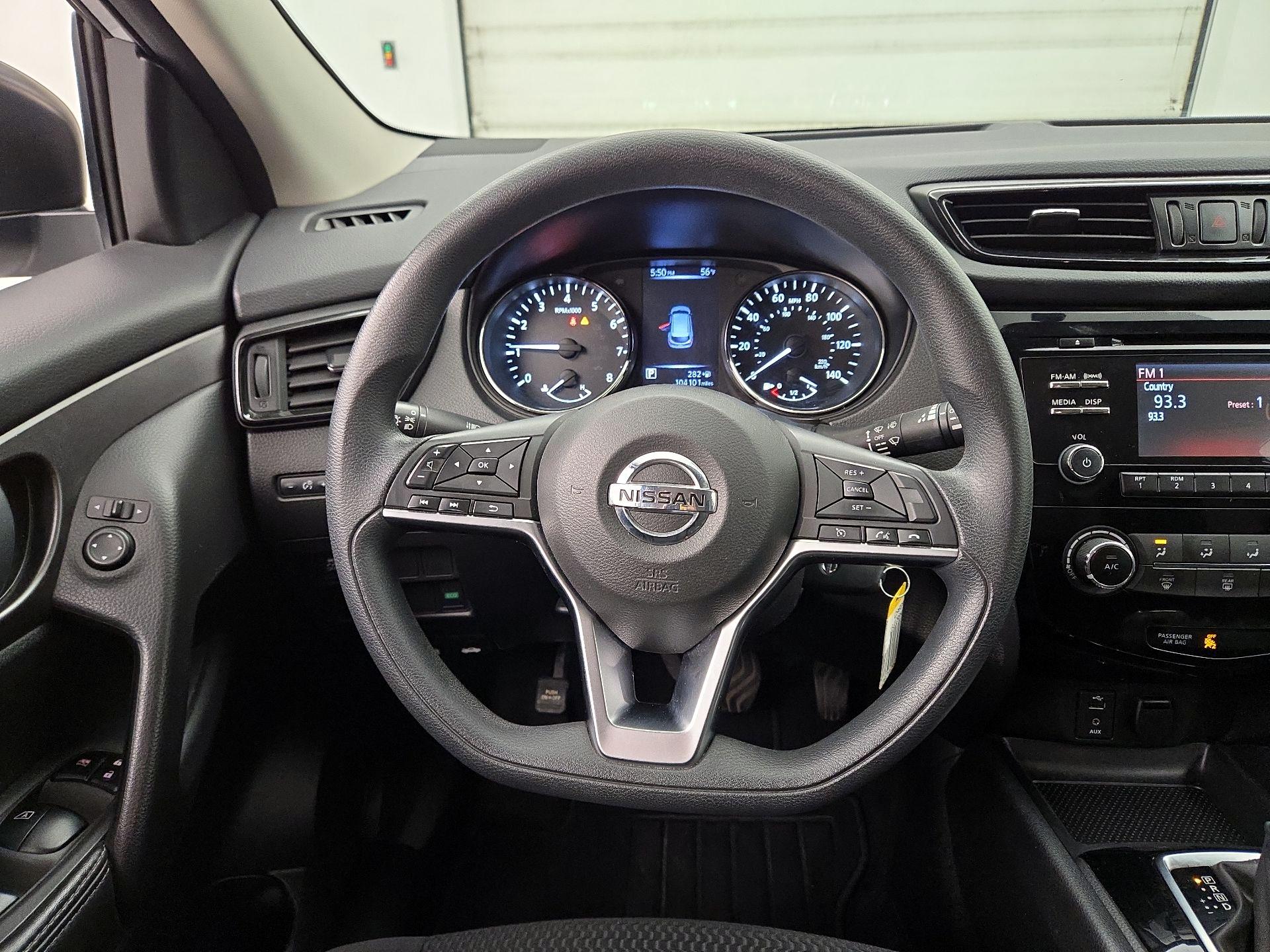 Thumbnail: 2017 Nissan Rogue Sport - 10