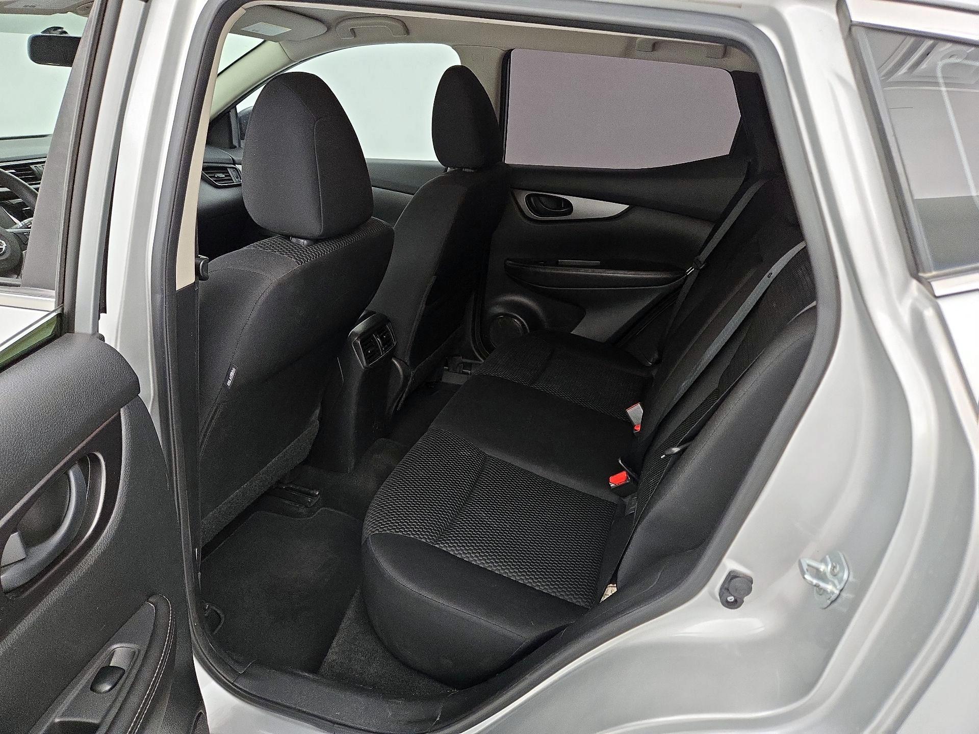Thumbnail: 2017 Nissan Rogue Sport - 19