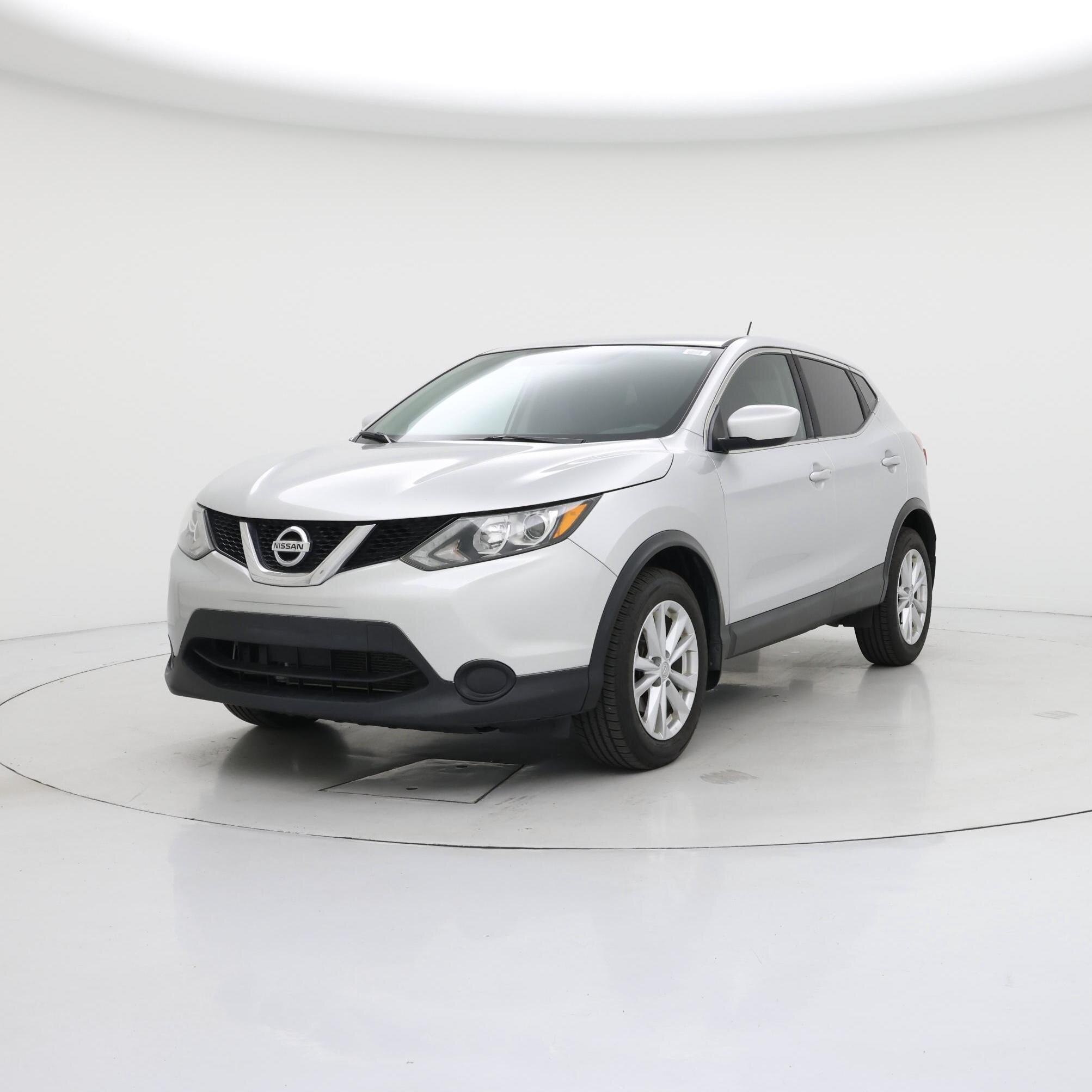 Thumbnail: 2017 Nissan Rogue Sport - 4
