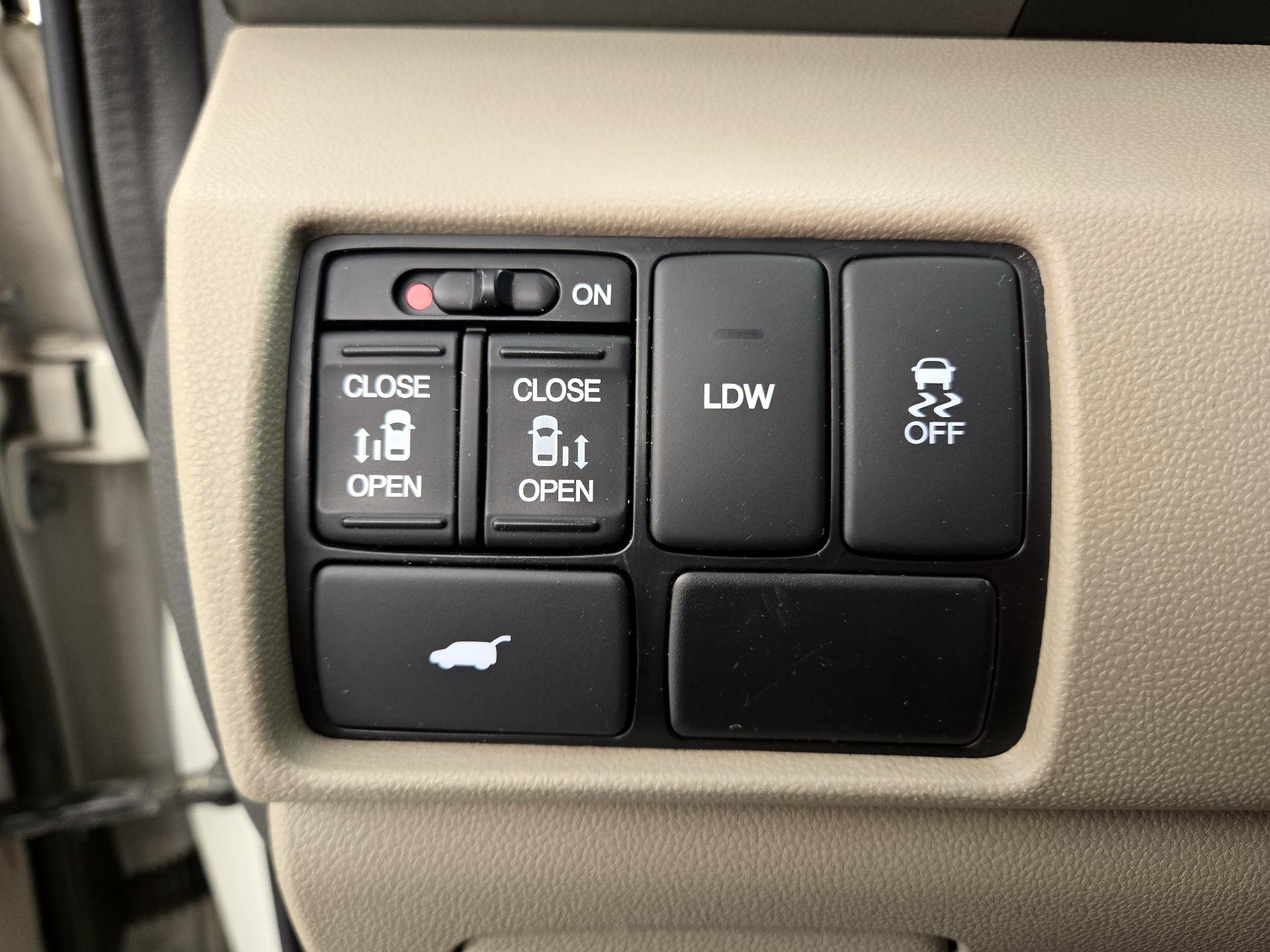 Thumbnail: 2016 Honda Odyssey - 13