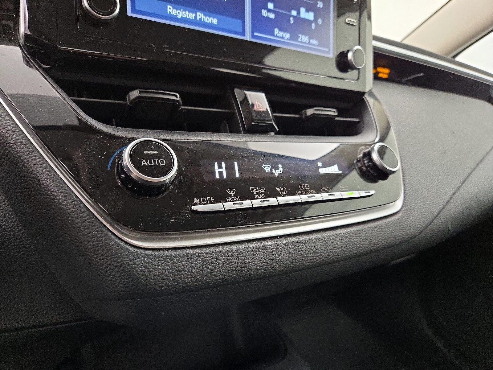 2020 Toyota Corolla LE - Photo 17