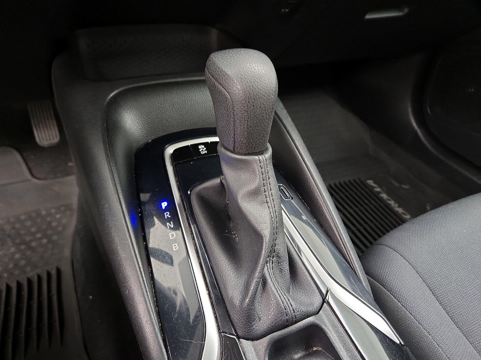 2020 Toyota Corolla LE - Photo 18