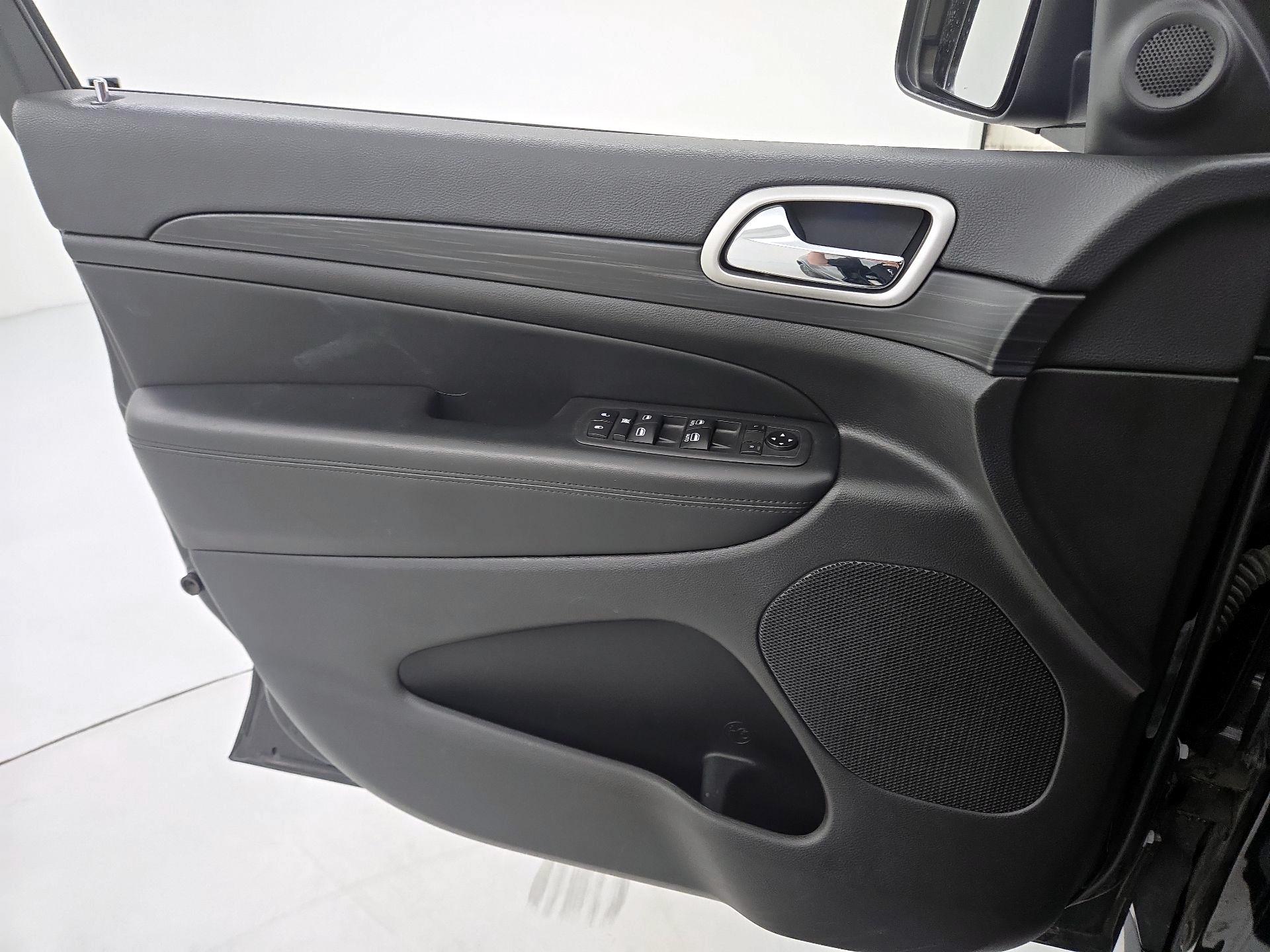 Thumbnail: 2020 Jeep Grand Cherokee - 12