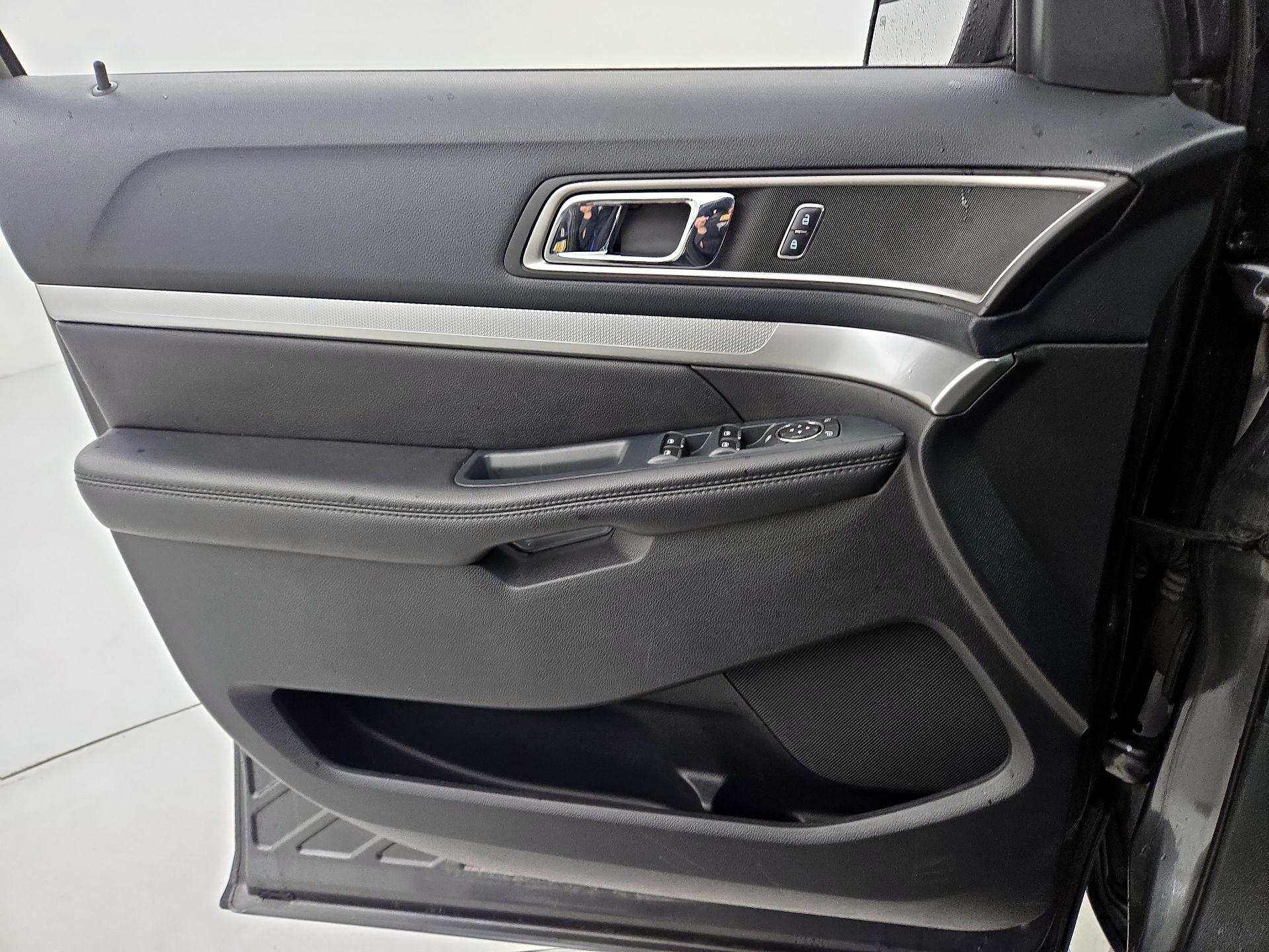 Thumbnail: 2016 Ford Explorer - 12