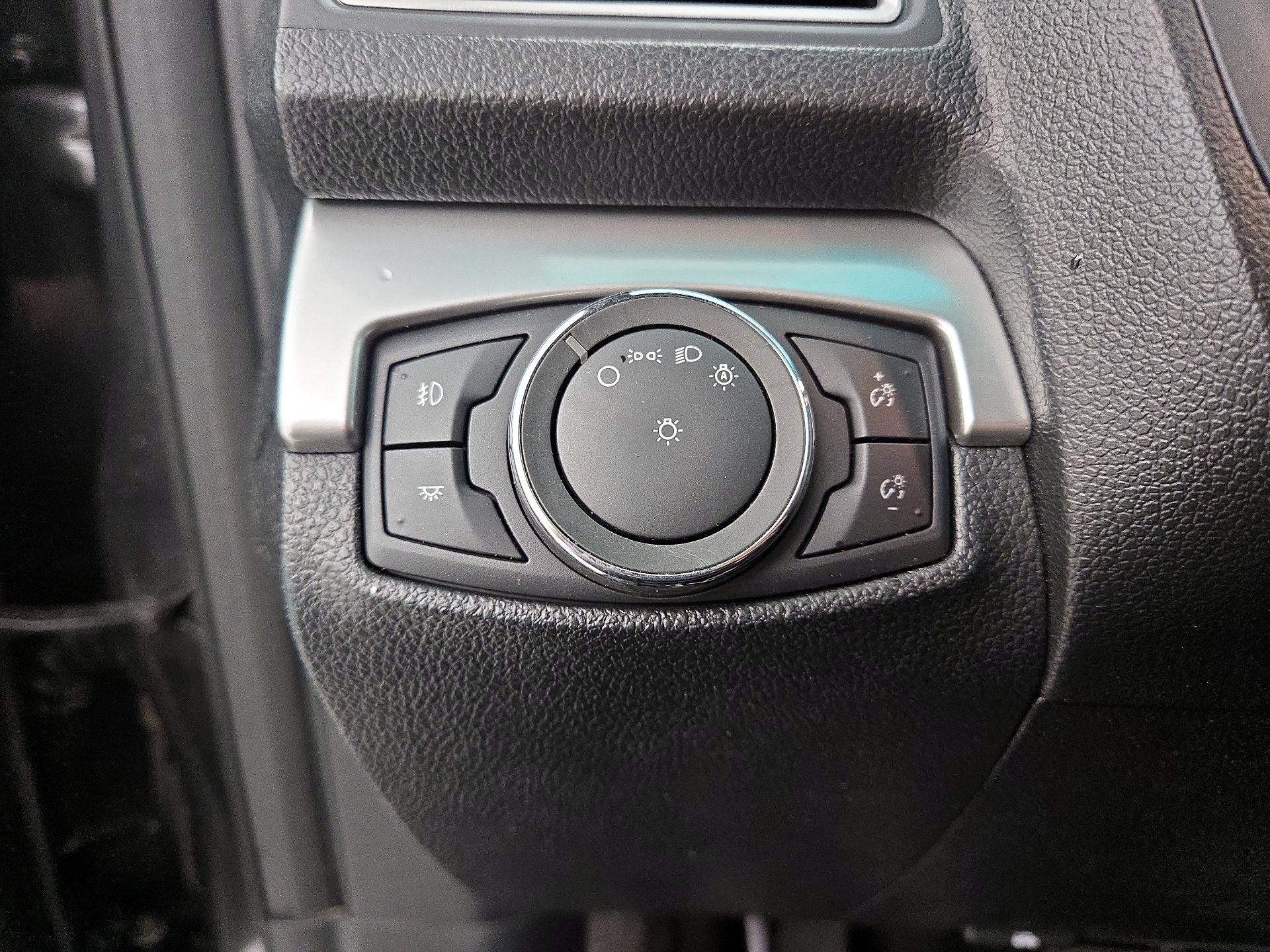 Thumbnail: 2016 Ford Explorer - 13
